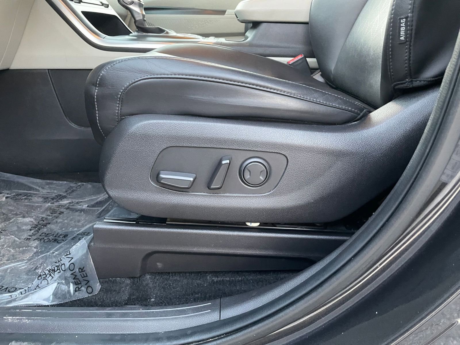 Thumbnail: 2023 Kia Carnival - 24