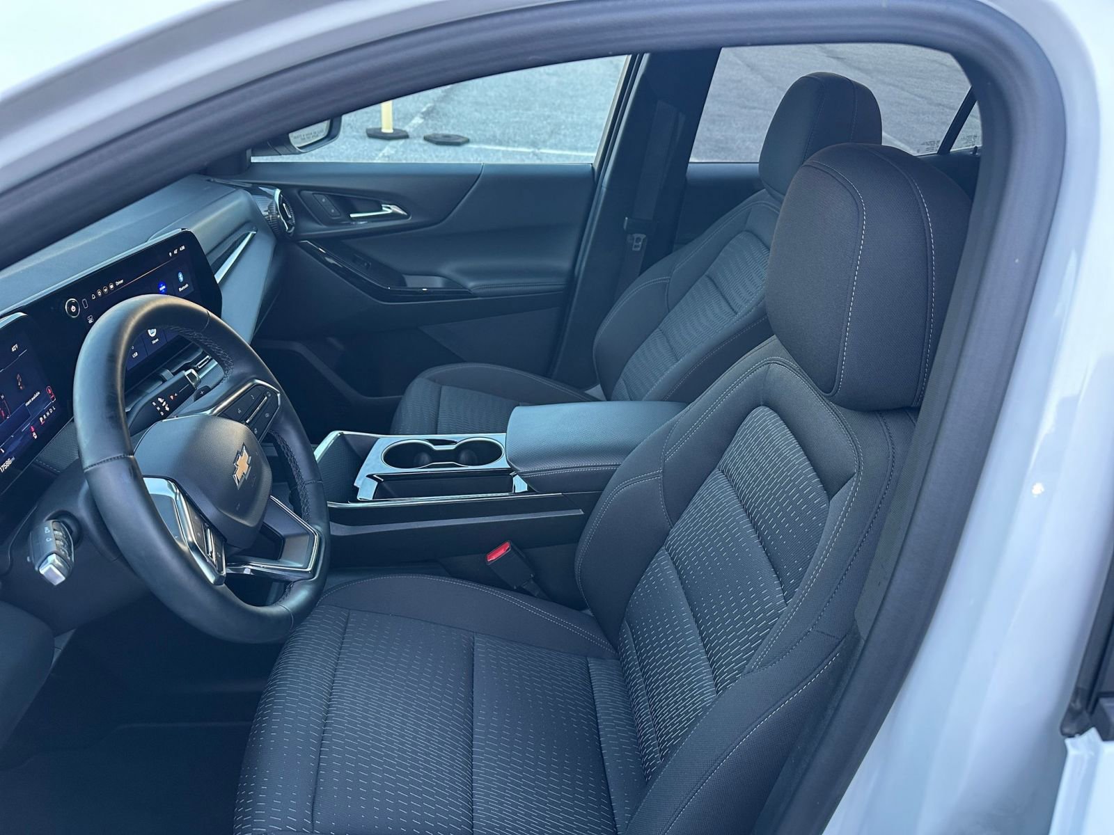 Thumbnail: 2025 Chevrolet Equinox - 25