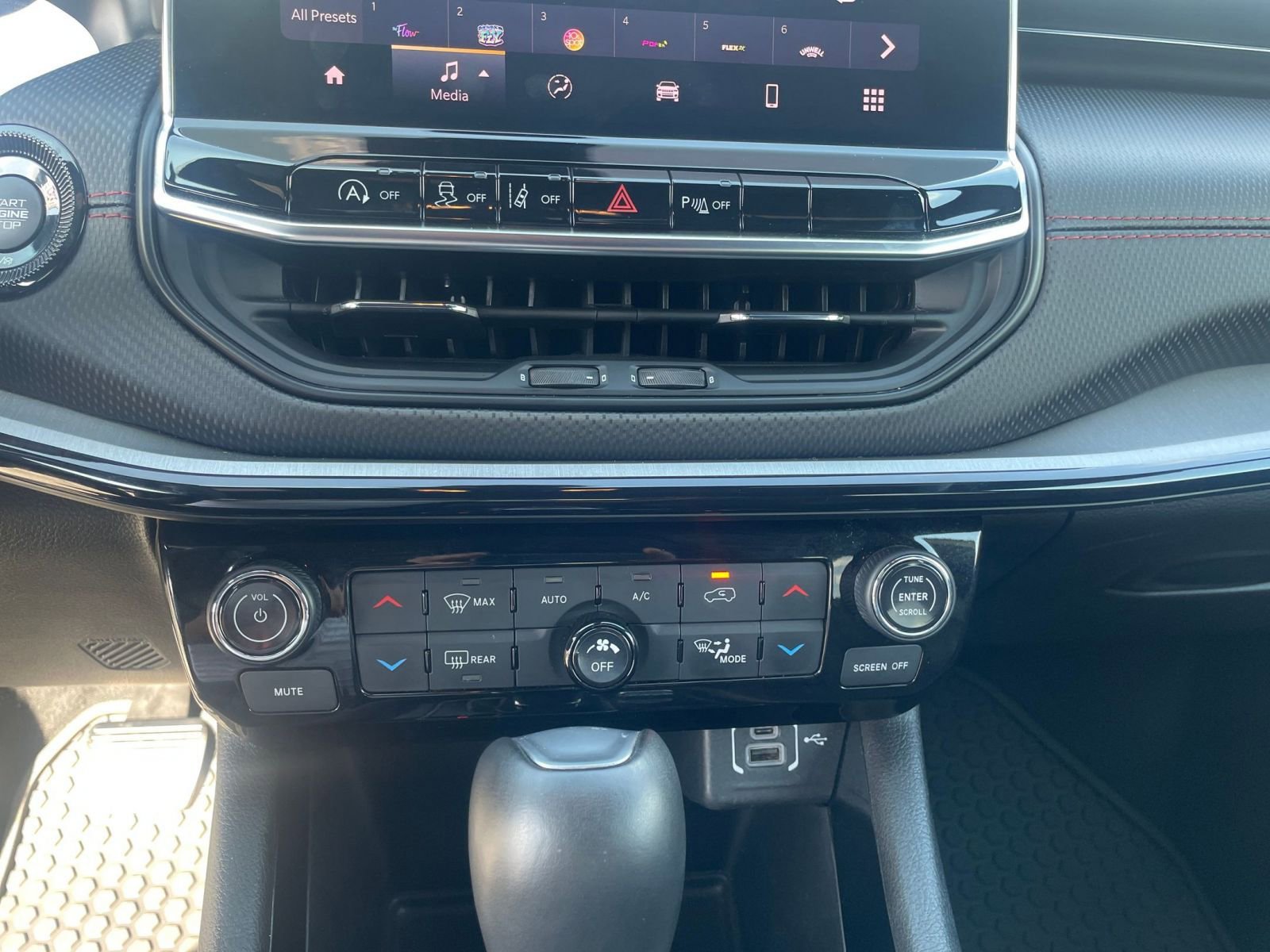 Thumbnail: 2025 Jeep Compass - 17