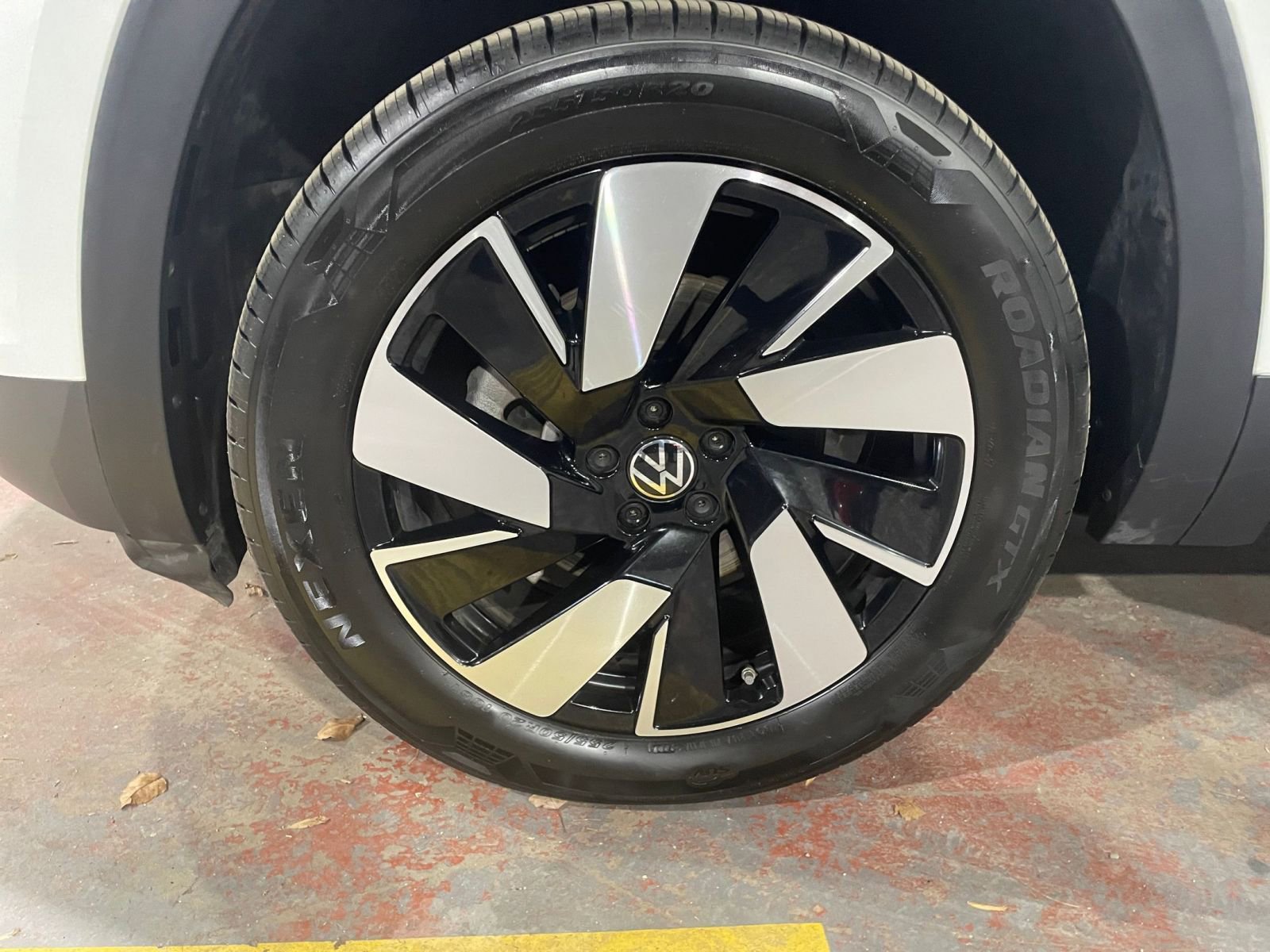 Thumbnail: 2025 Volkswagen Atlas - 30