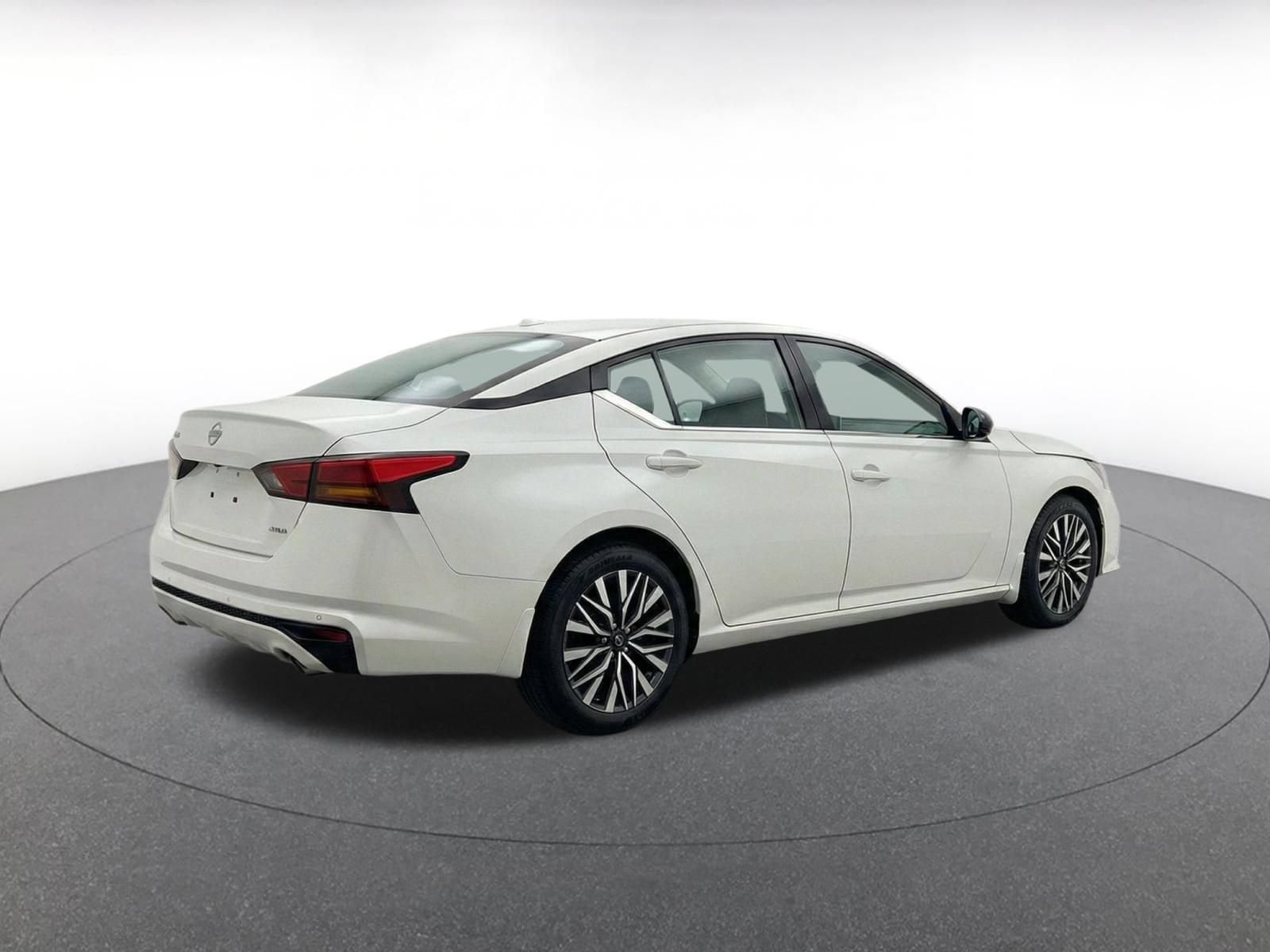 Thumbnail: 2025 Nissan Altima - 9