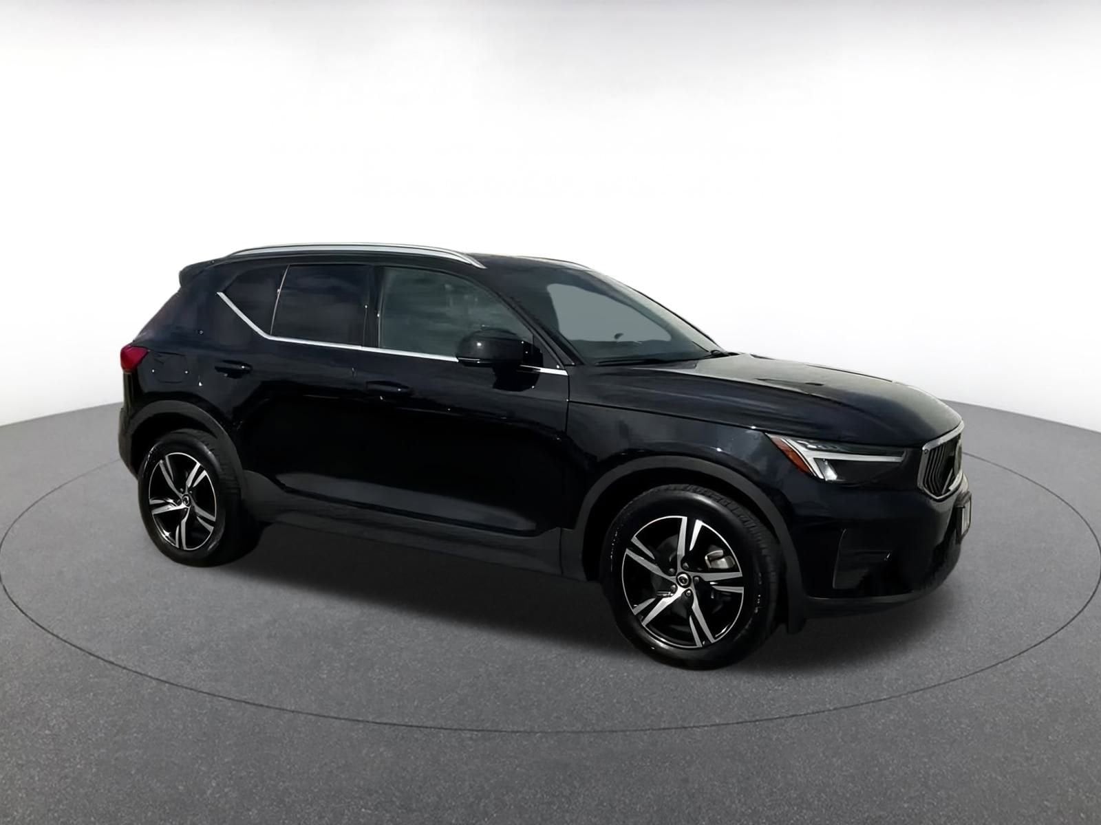 Thumbnail: 2024 Volvo XC40 - 2