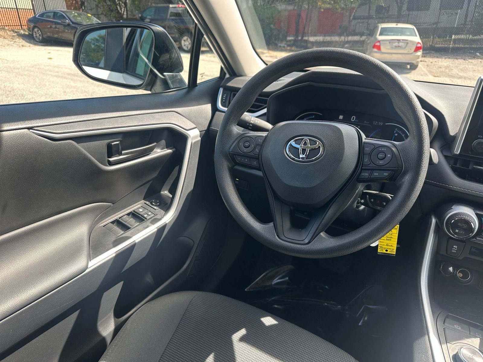 Thumbnail: 2025 Toyota RAV4 - 33