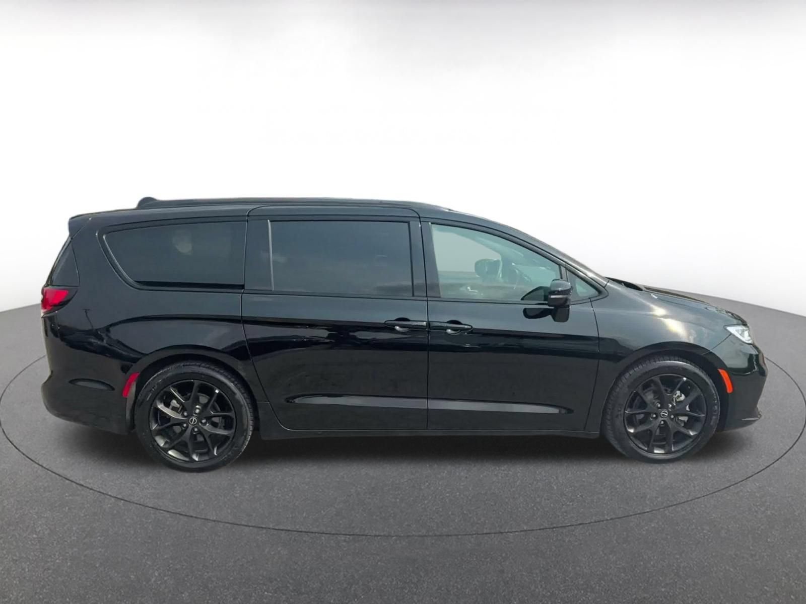 Thumbnail: 2025 Chrysler Pacifica - 16
