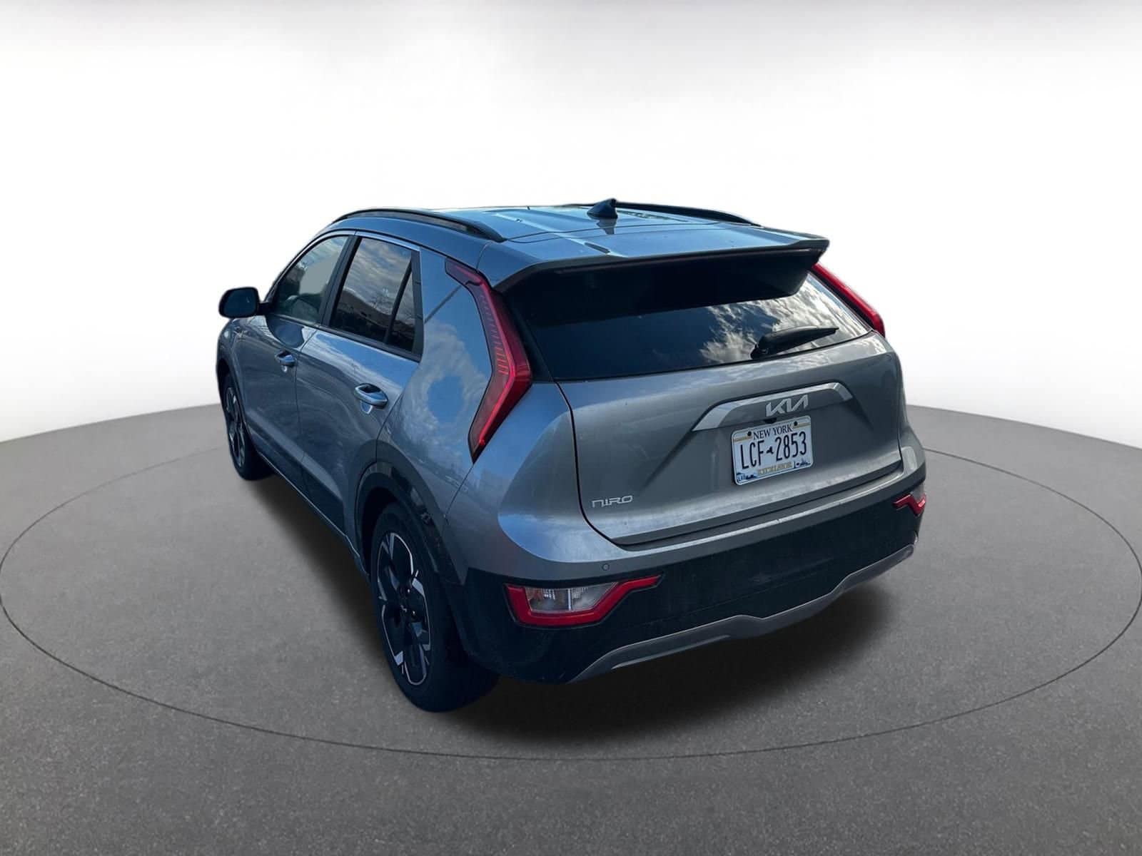 Thumbnail: 2023 Kia Niro - 3