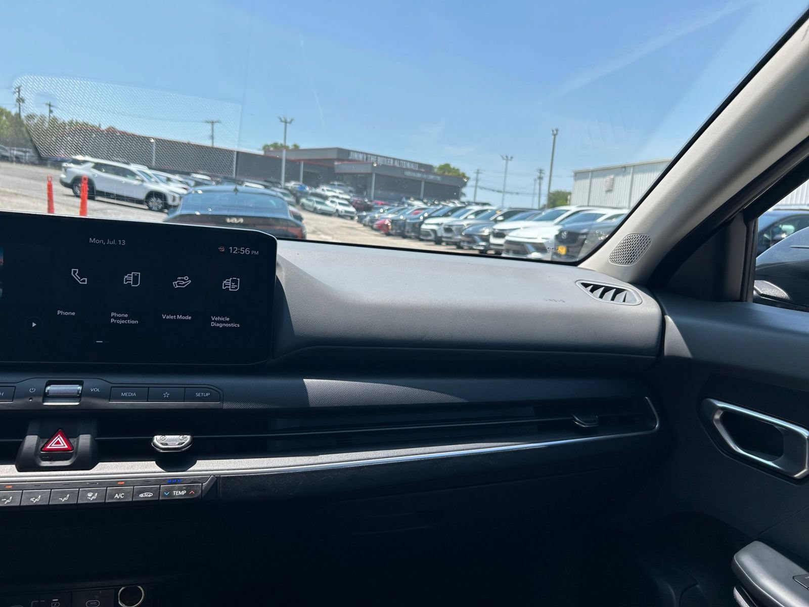 2025 Kia K4 LXS - Photo 29