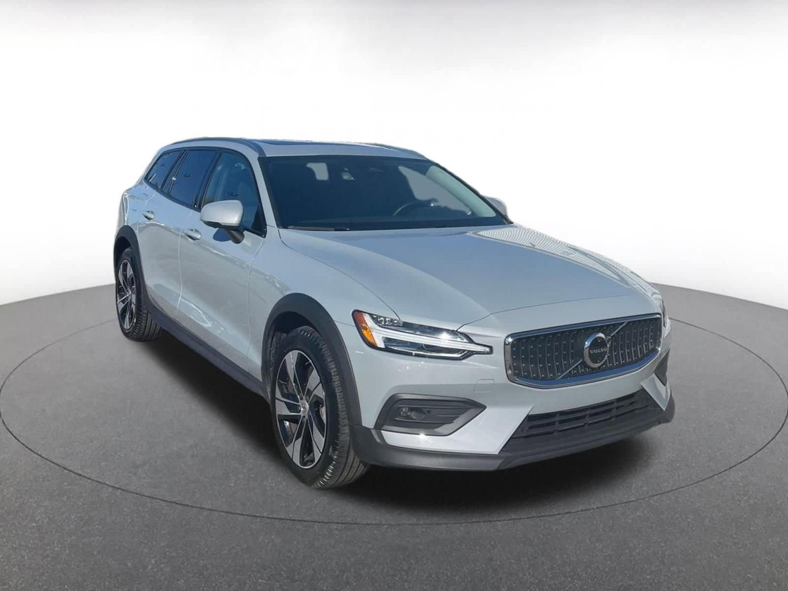 Thumbnail: 2025 Volvo S60 - 1