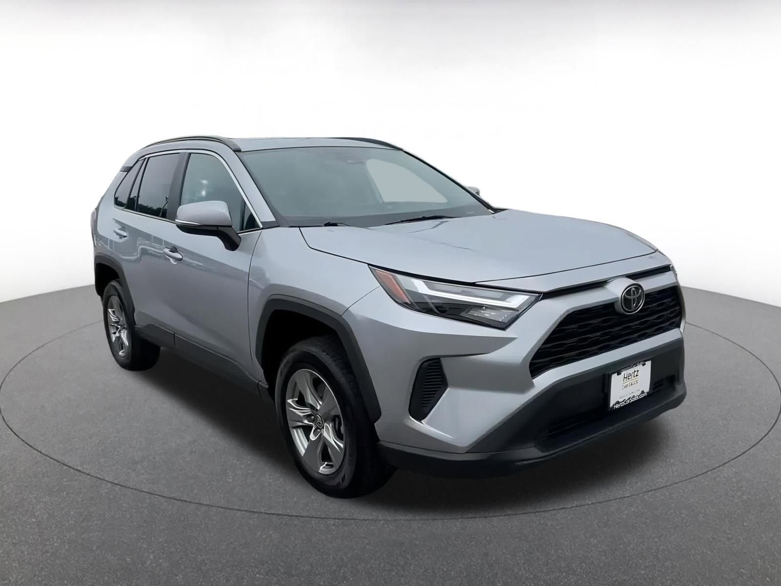 2024 Toyota RAV4 XLE 3