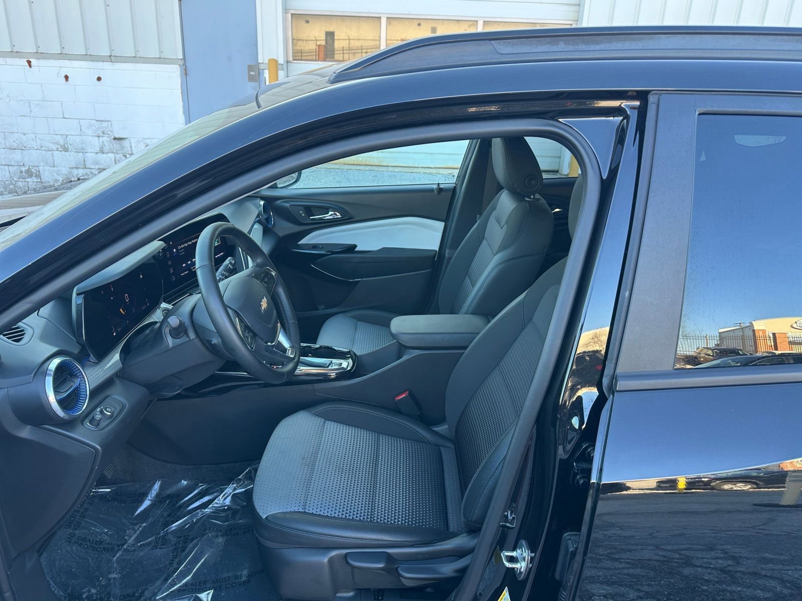 Thumbnail: 2025 Chevrolet Trax - 24