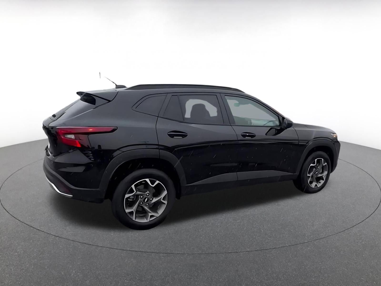 Thumbnail: 2025 Chevrolet Trax - 15