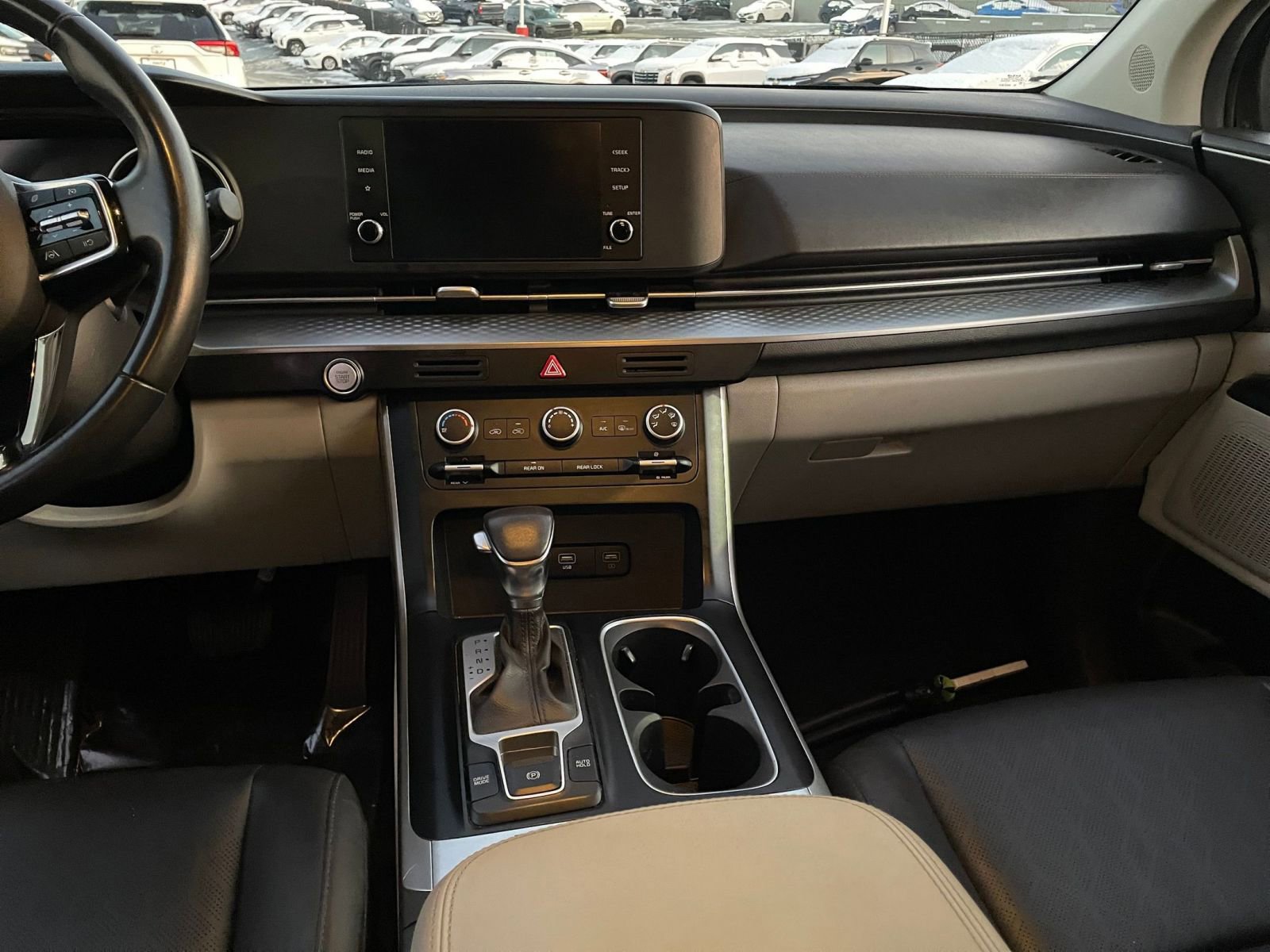 Thumbnail: 2023 Kia Carnival - 35