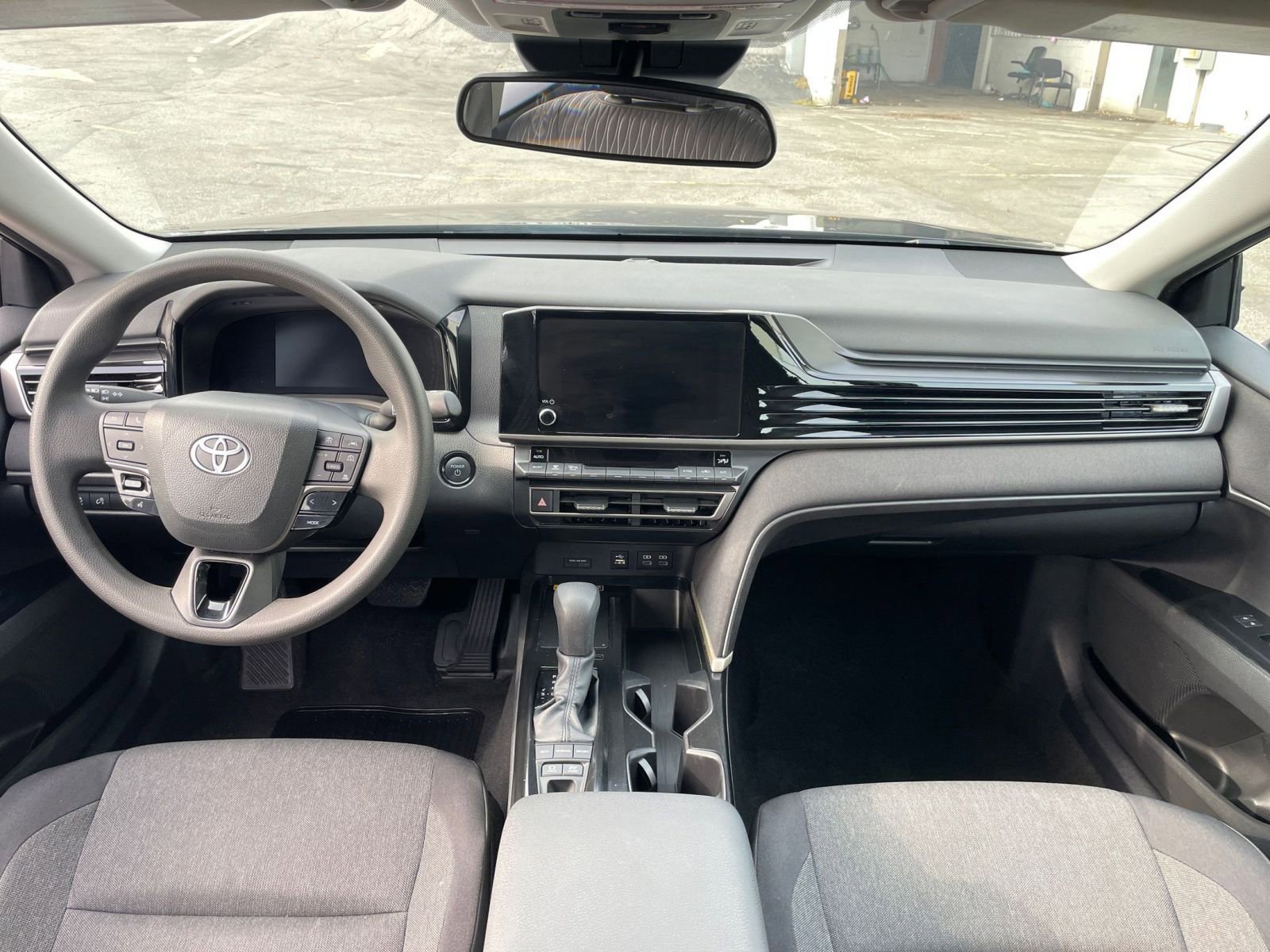 Thumbnail: 2025 Toyota Camry - 32