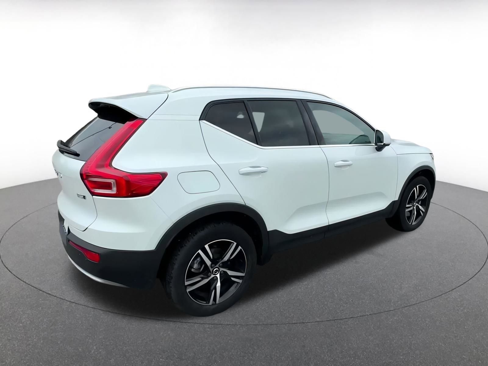 Thumbnail: 2024 Volvo XC40 - 15