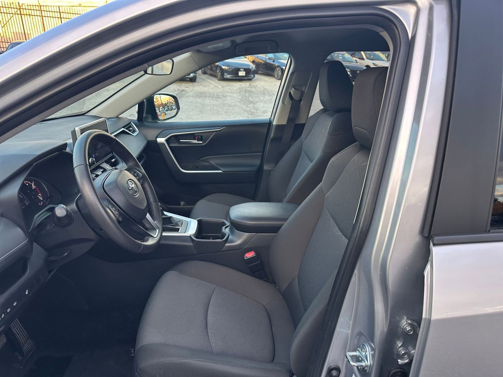 Thumbnail: 2025 Toyota RAV4 - 27