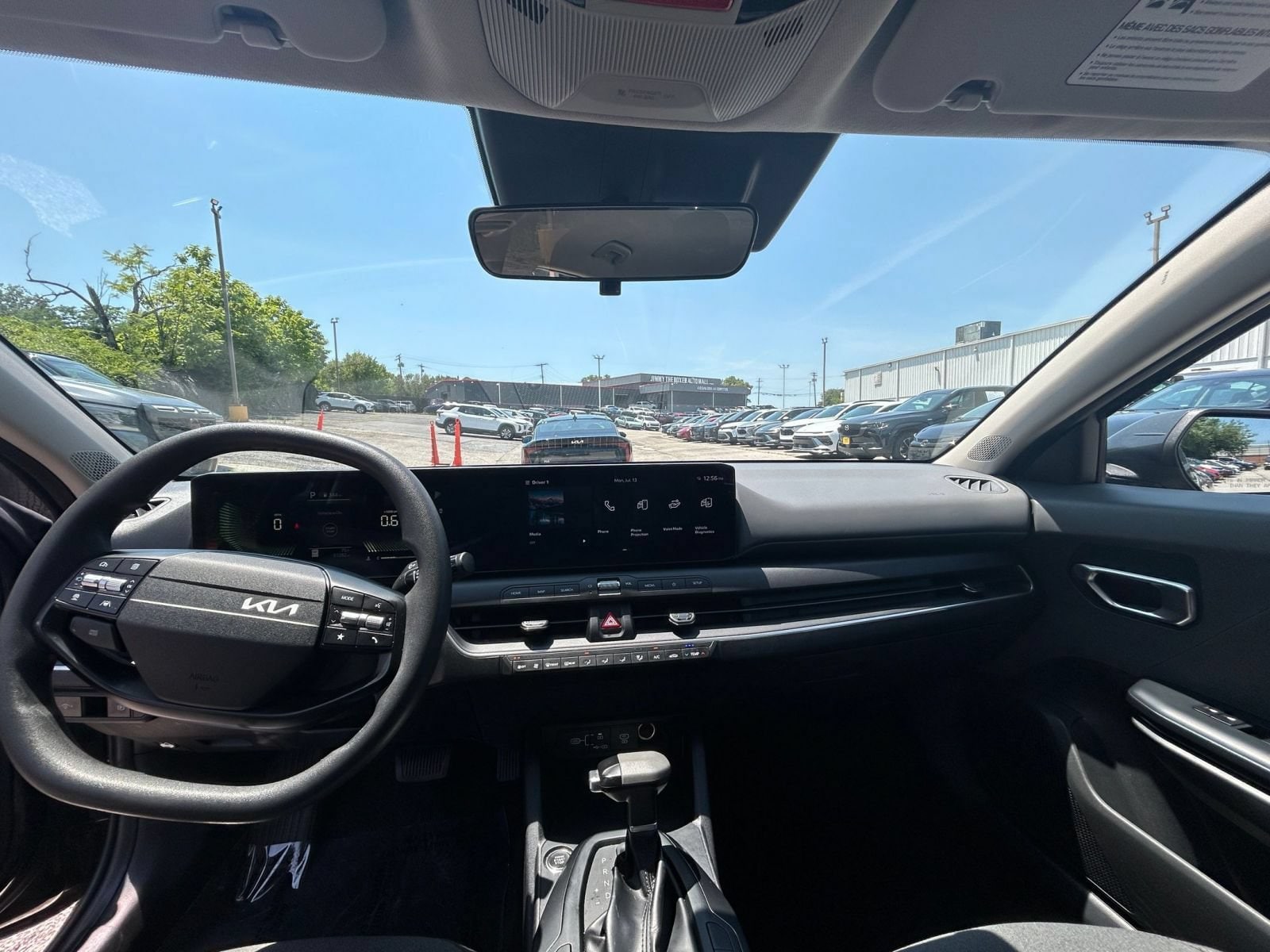 2025 Kia K4 LXS - Photo 27
