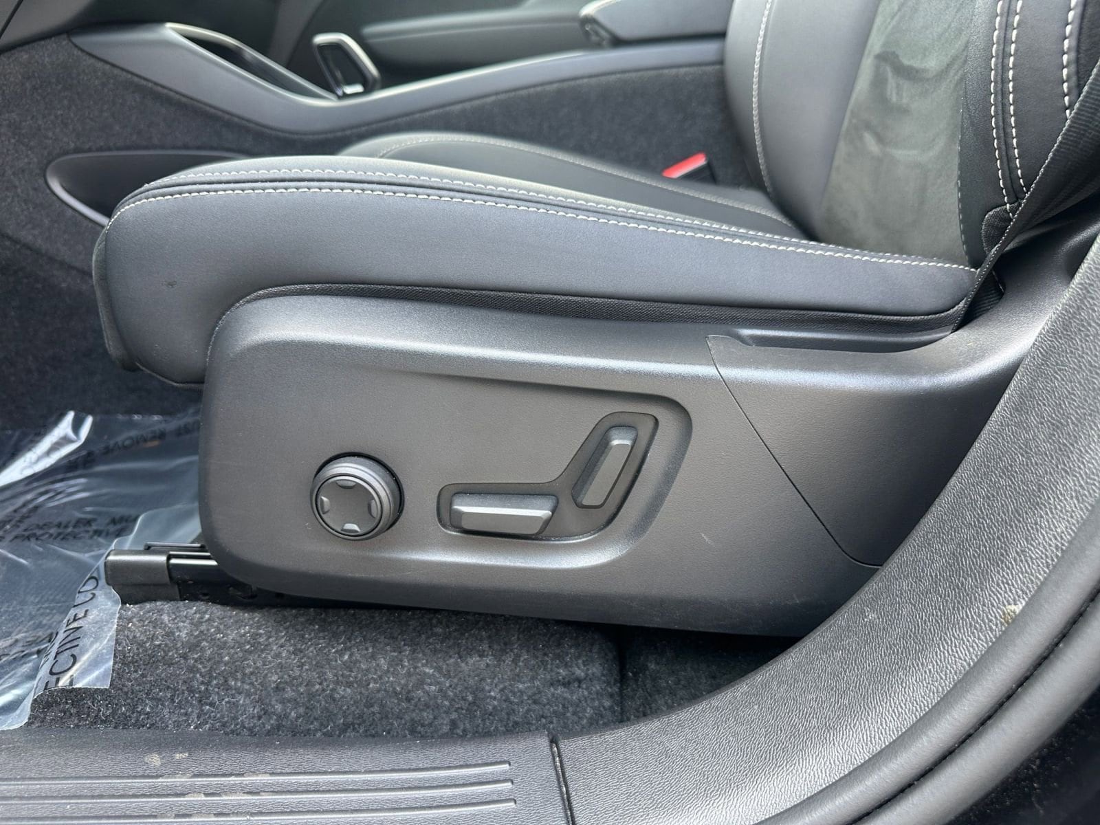 Thumbnail: 2023 Volvo C40 - 27