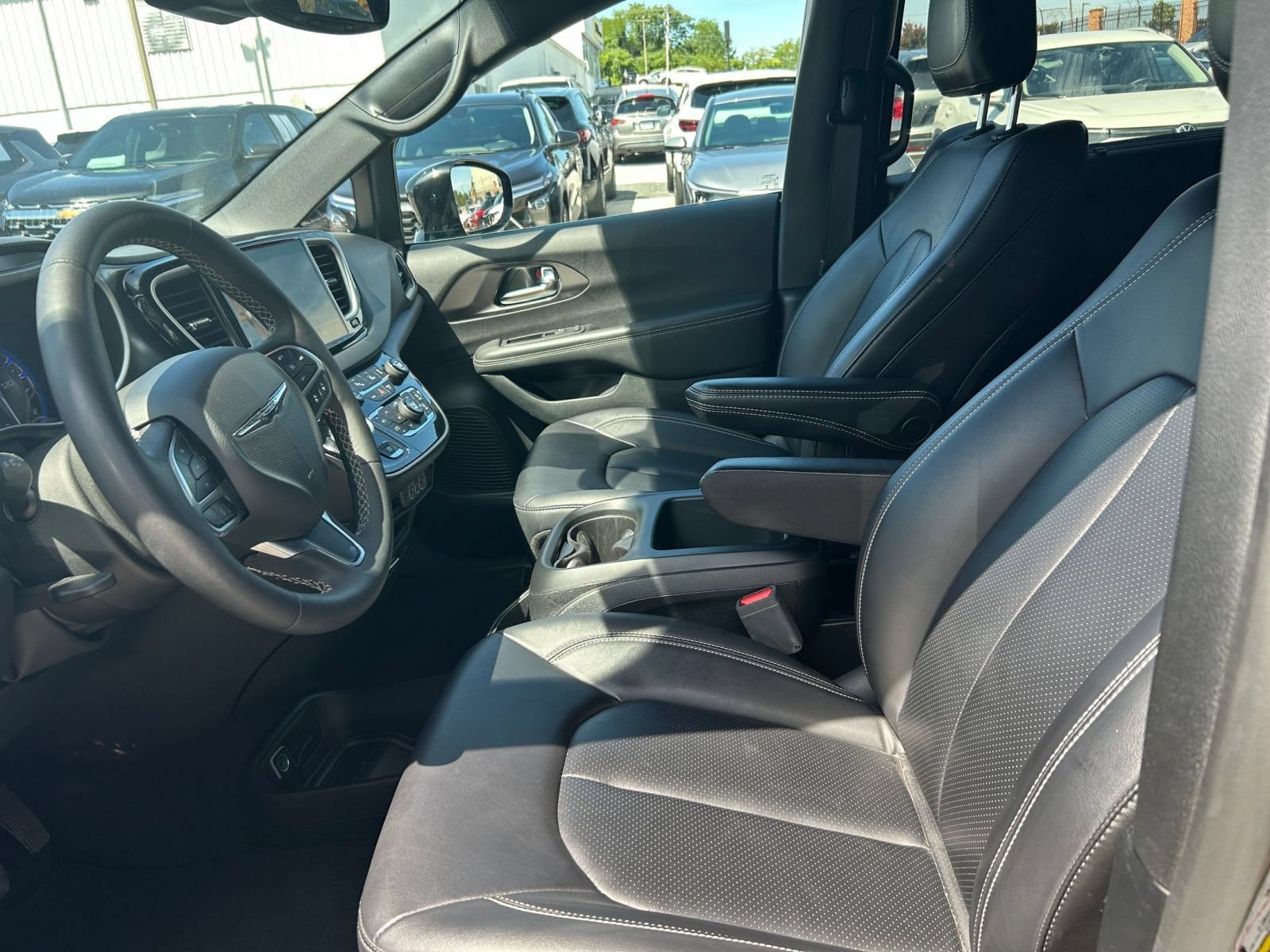Thumbnail: 2025 Chrysler Pacifica - 24
