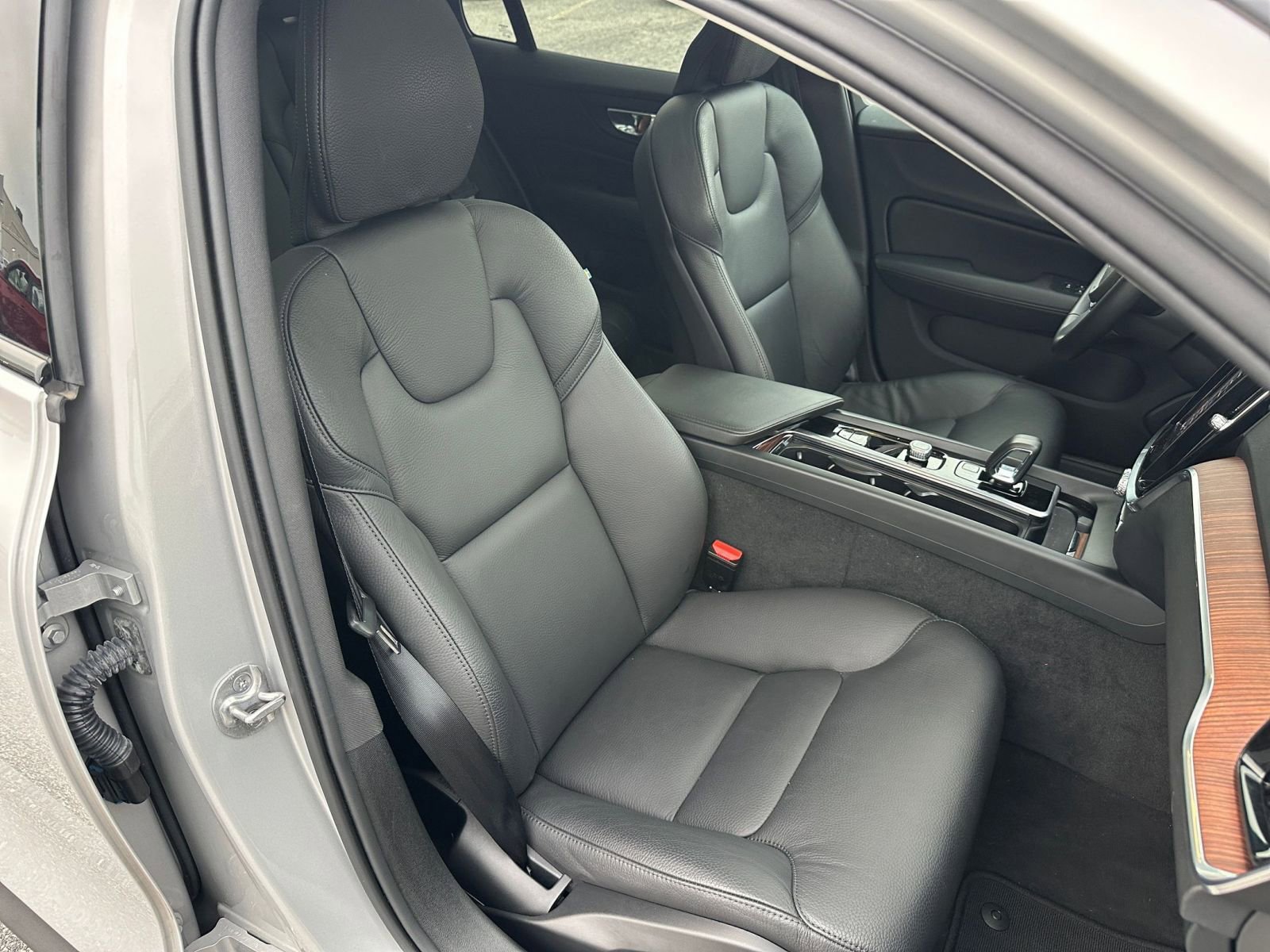 Thumbnail: 2025 Volvo S60 - 35