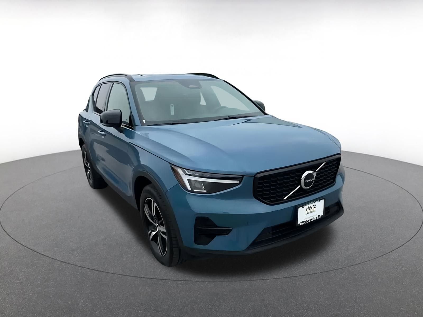 Thumbnail: 2024 Volvo XC40 - 3