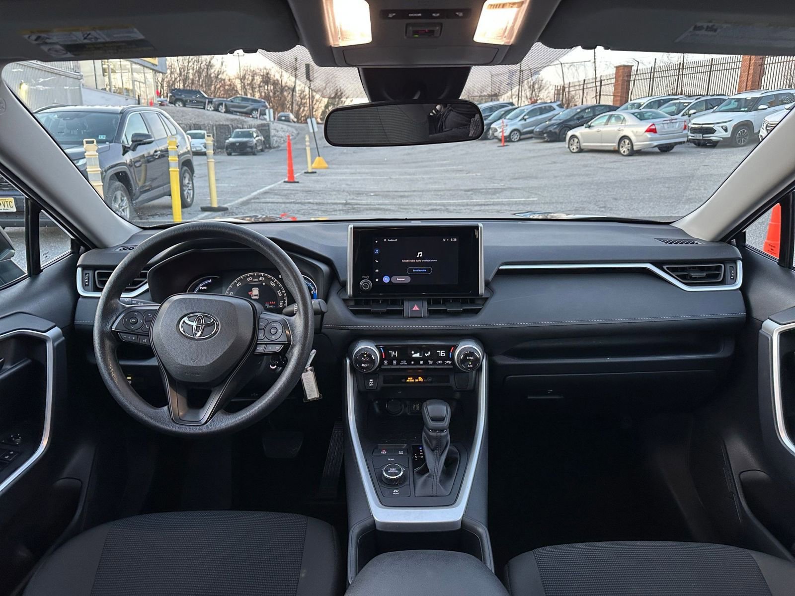 Thumbnail: 2025 Toyota RAV4 - 32