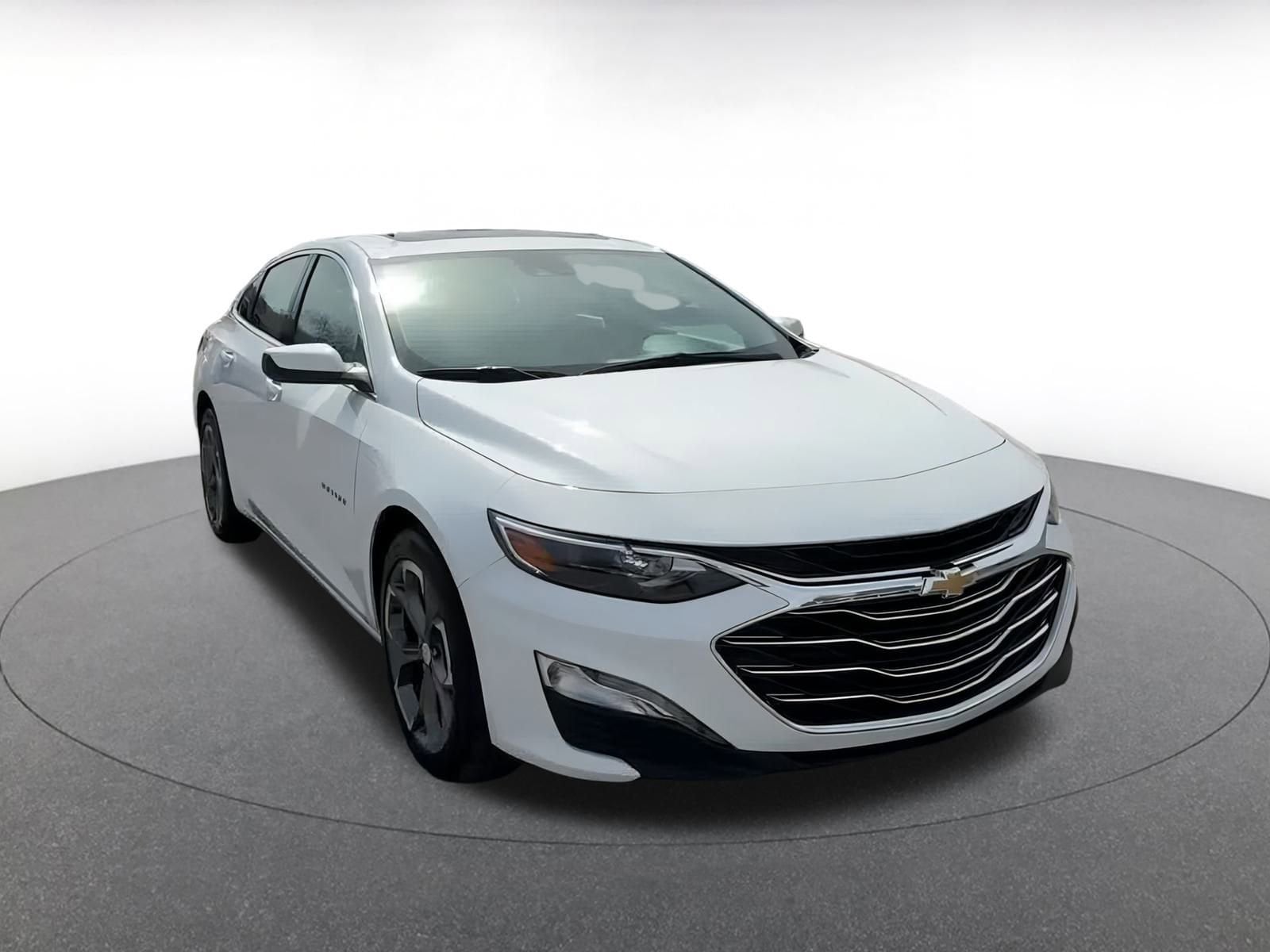 Thumbnail: 2023 Chevrolet Malibu - 3
