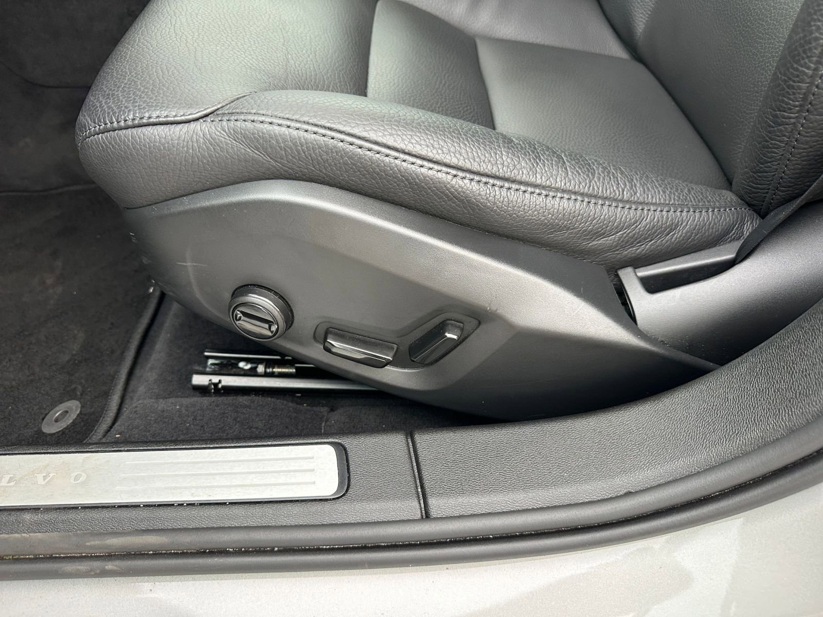 Thumbnail: 2025 Volvo S60 - 23