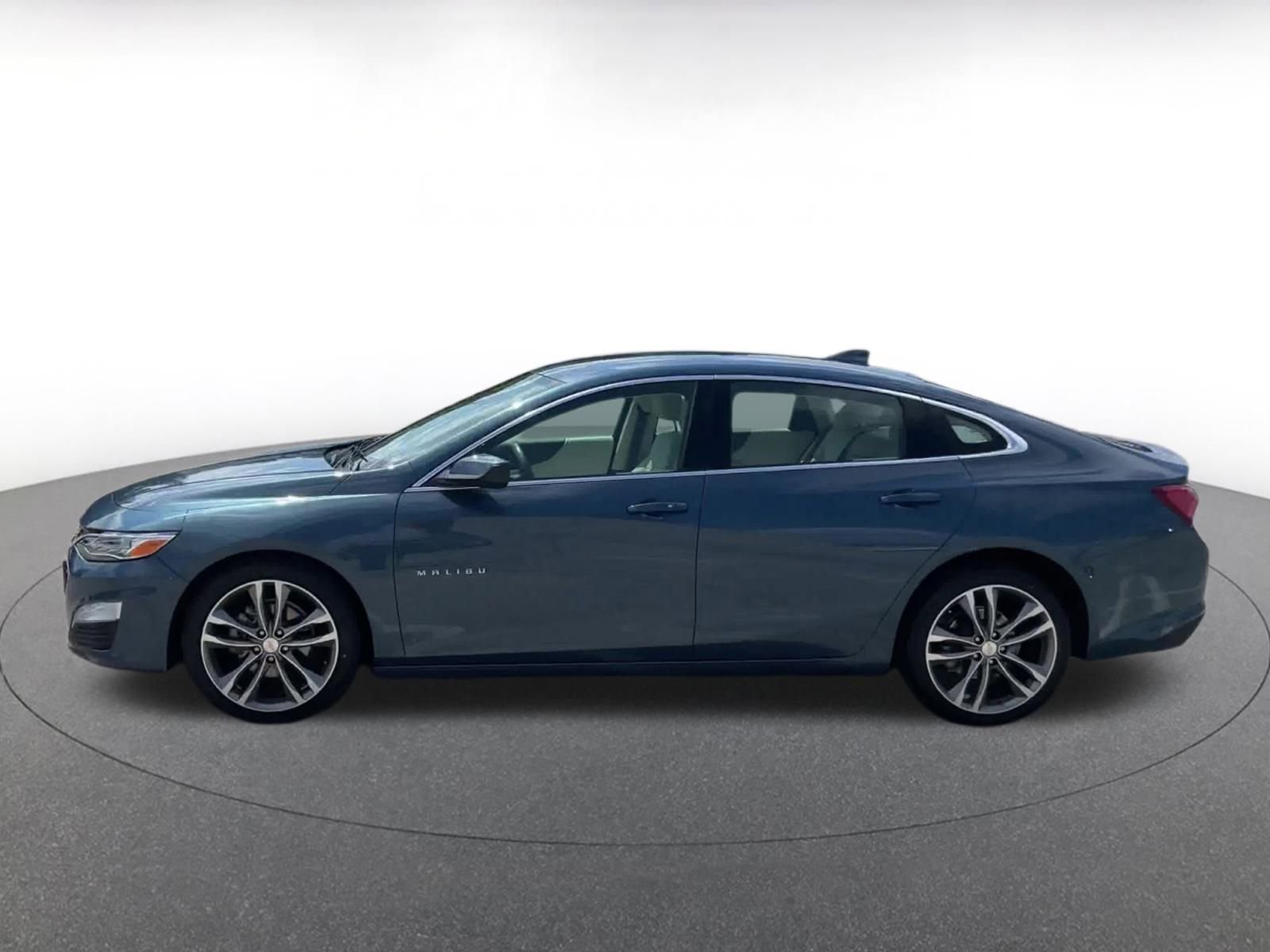 Thumbnail: 2024 Chevrolet Malibu - 9