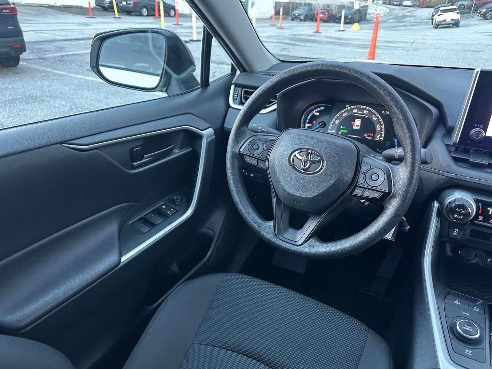 Thumbnail: 2025 Toyota RAV4 - 33