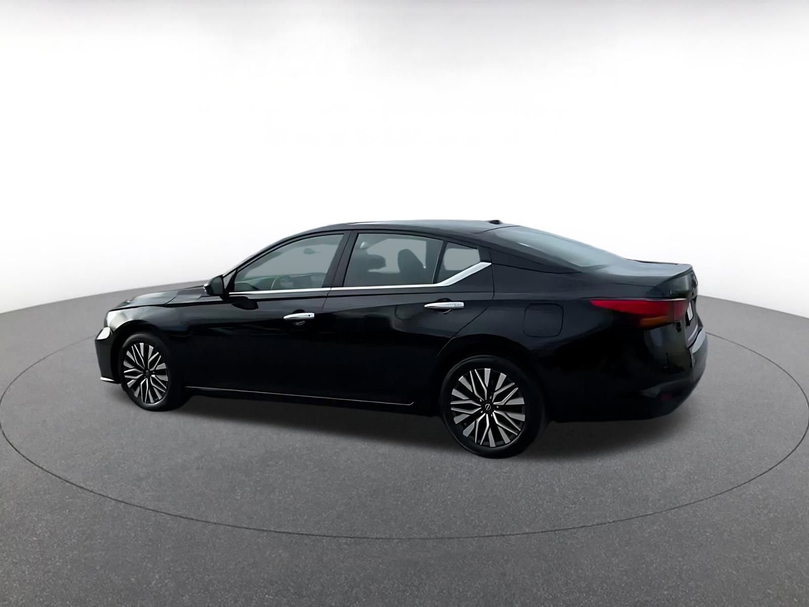 Thumbnail: 2025 Nissan Altima - 10