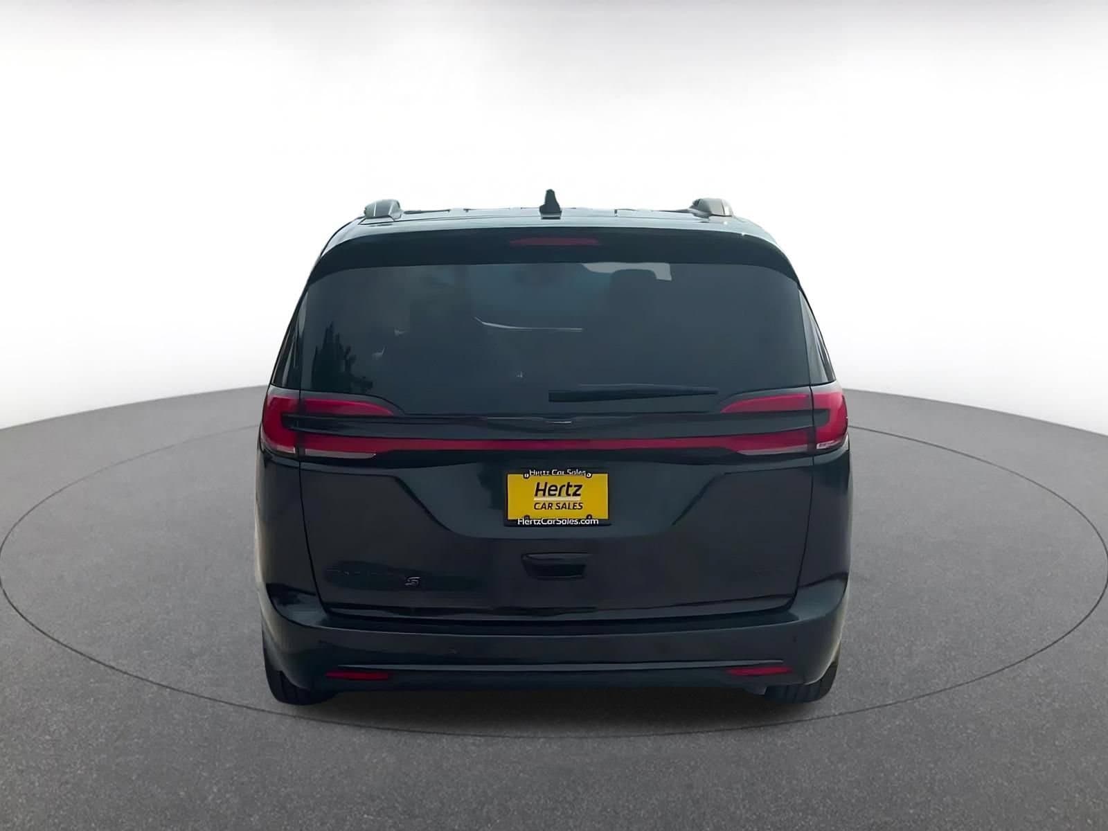 Thumbnail: 2025 Chrysler Pacifica - 12