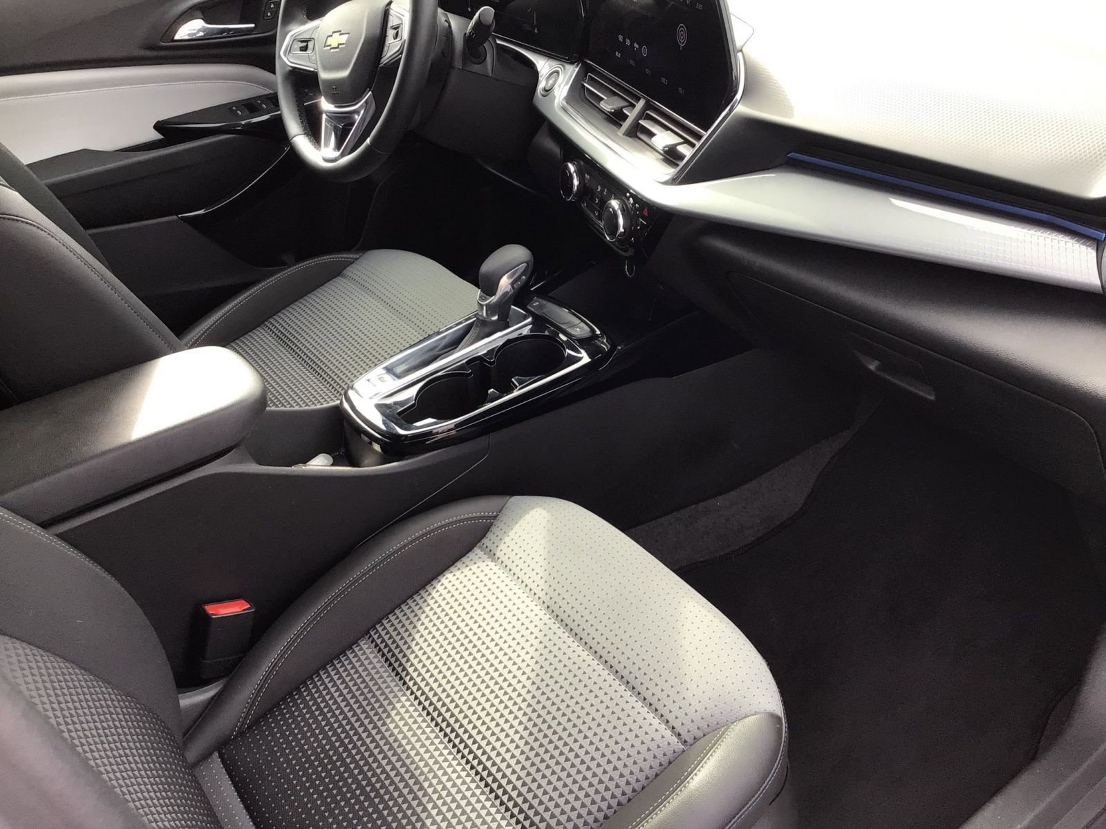 Thumbnail: 2025 Chevrolet Trax - 25