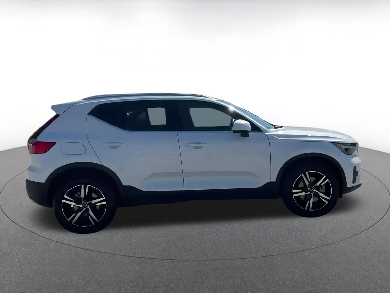 Thumbnail: 2024 Volvo XC40 - 14