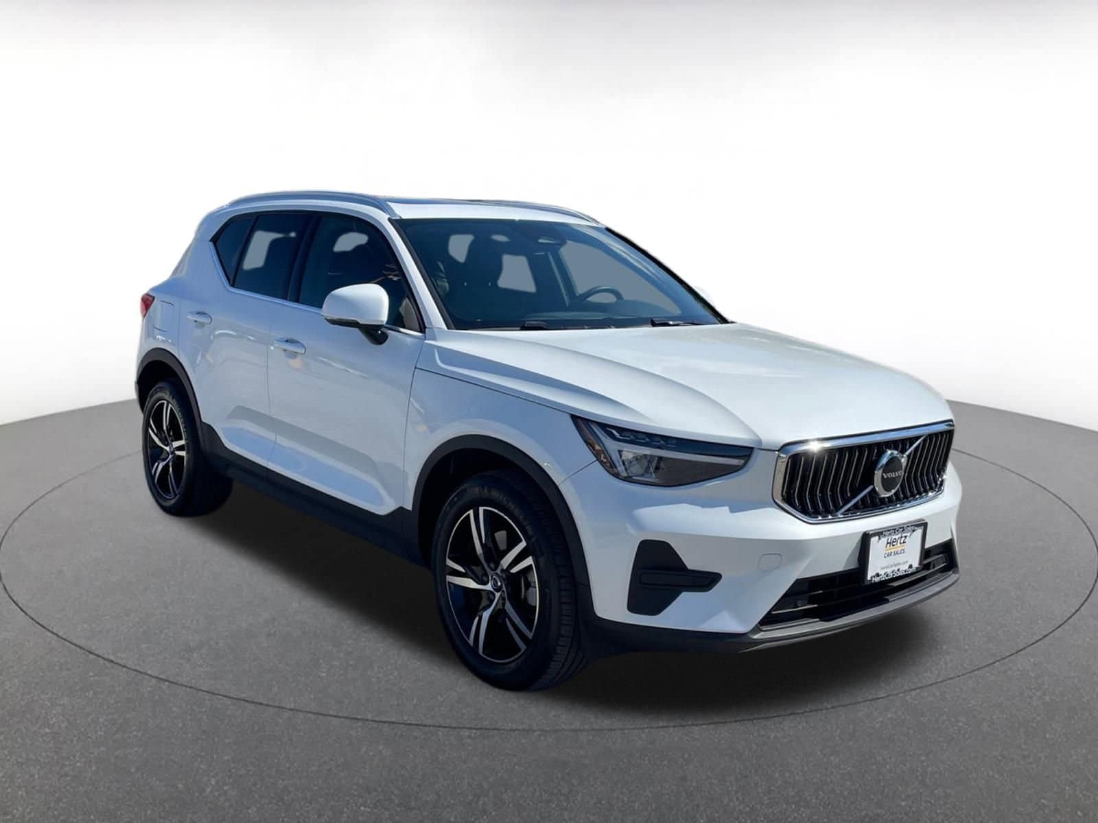 Thumbnail: 2024 Volvo XC40 - 1