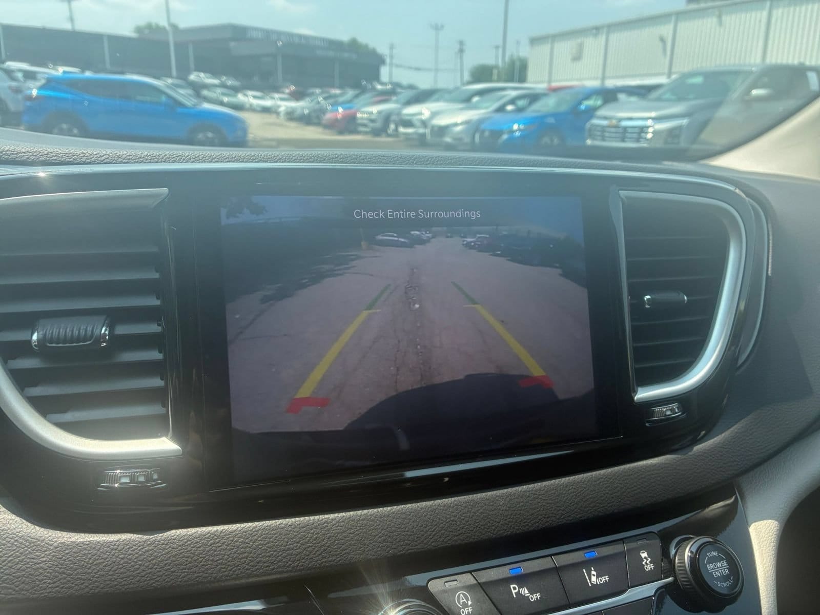 Thumbnail: 2024 Chrysler Pacifica - 19