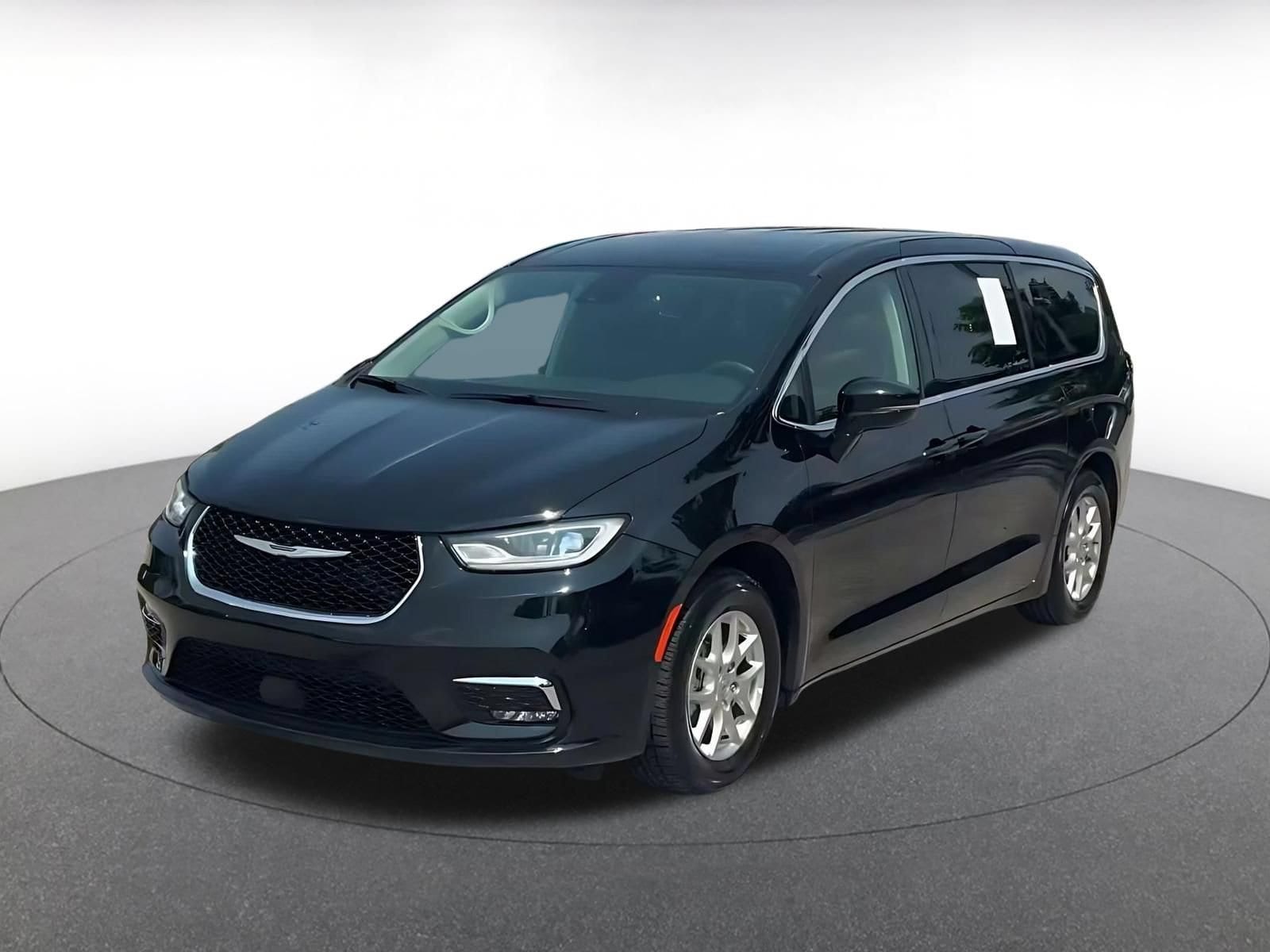 Thumbnail: 2024 Chrysler Pacifica - 6