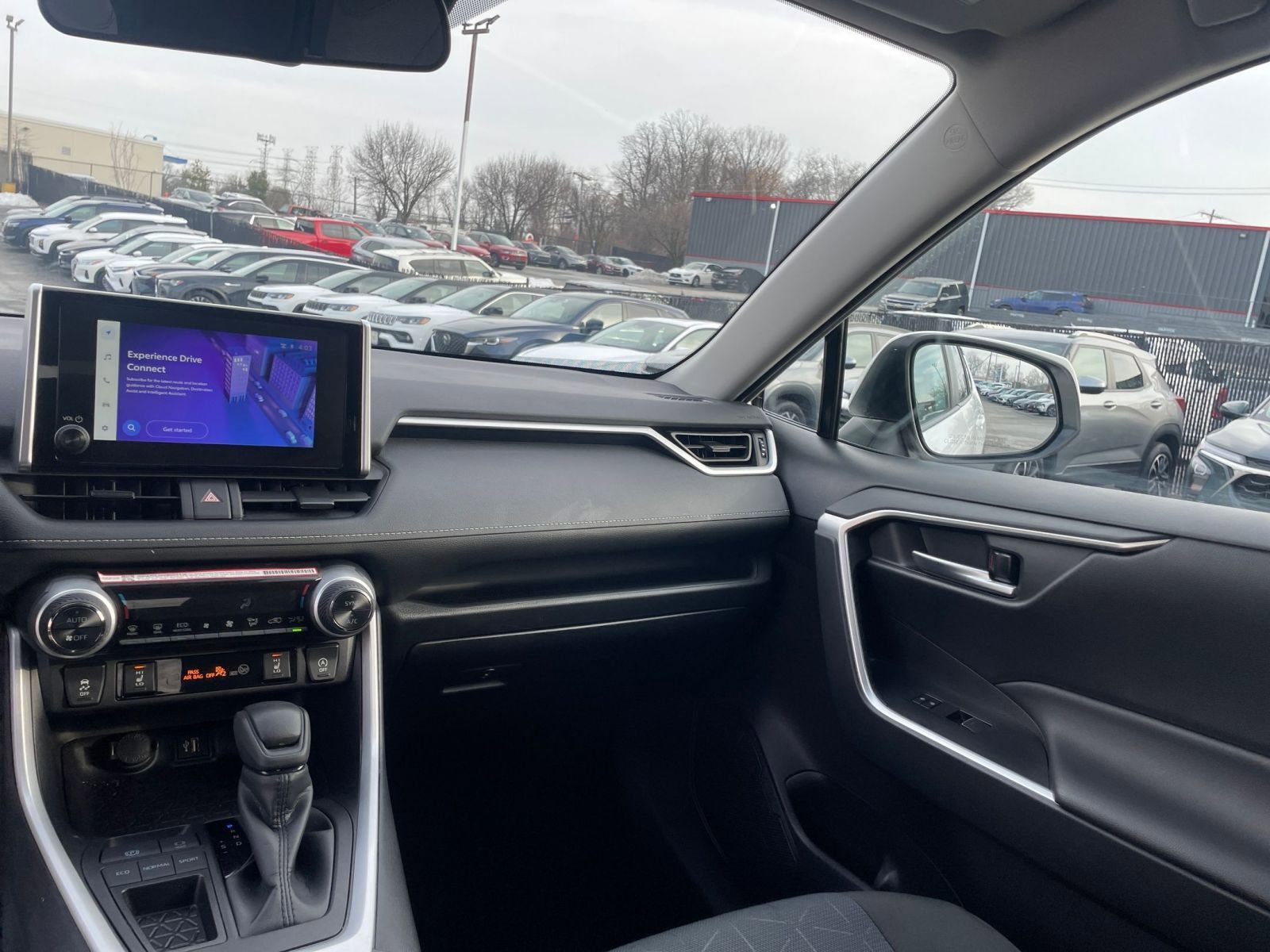 Thumbnail: 2025 Toyota RAV4 - 35