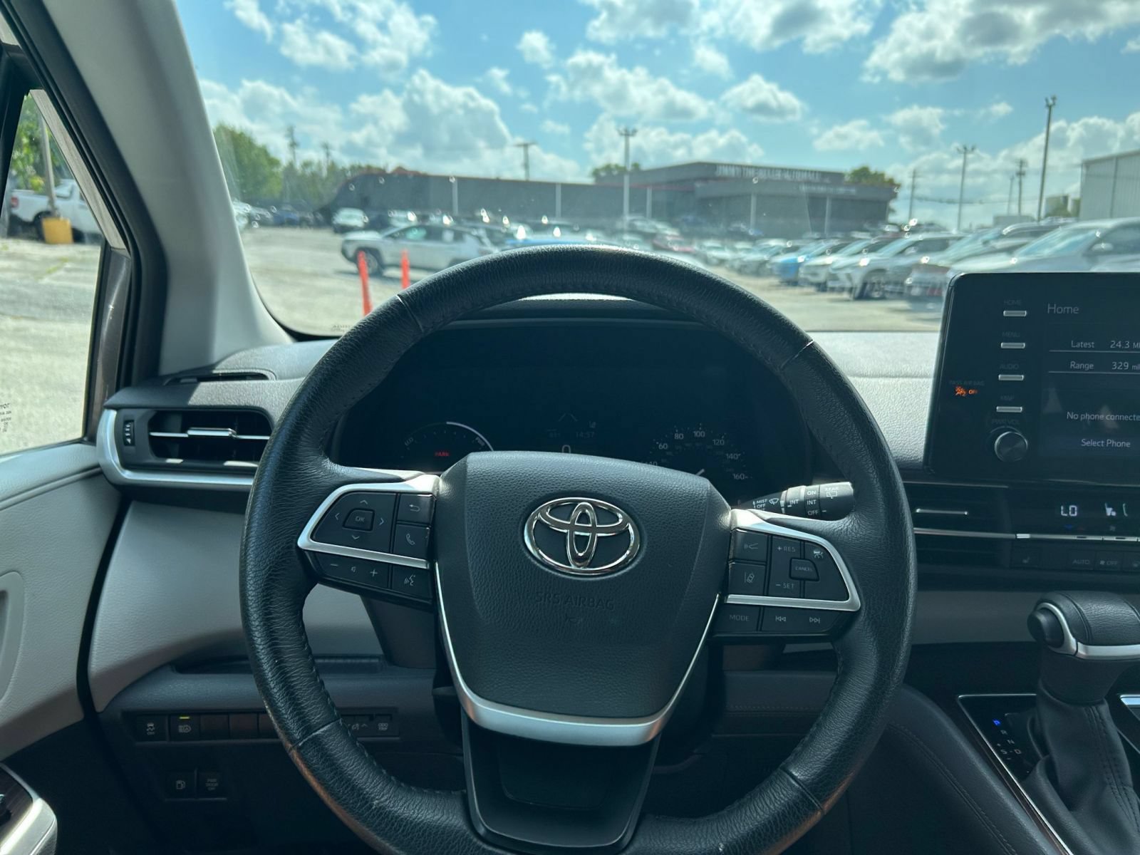 Thumbnail: 2023 Toyota Sienna - 28