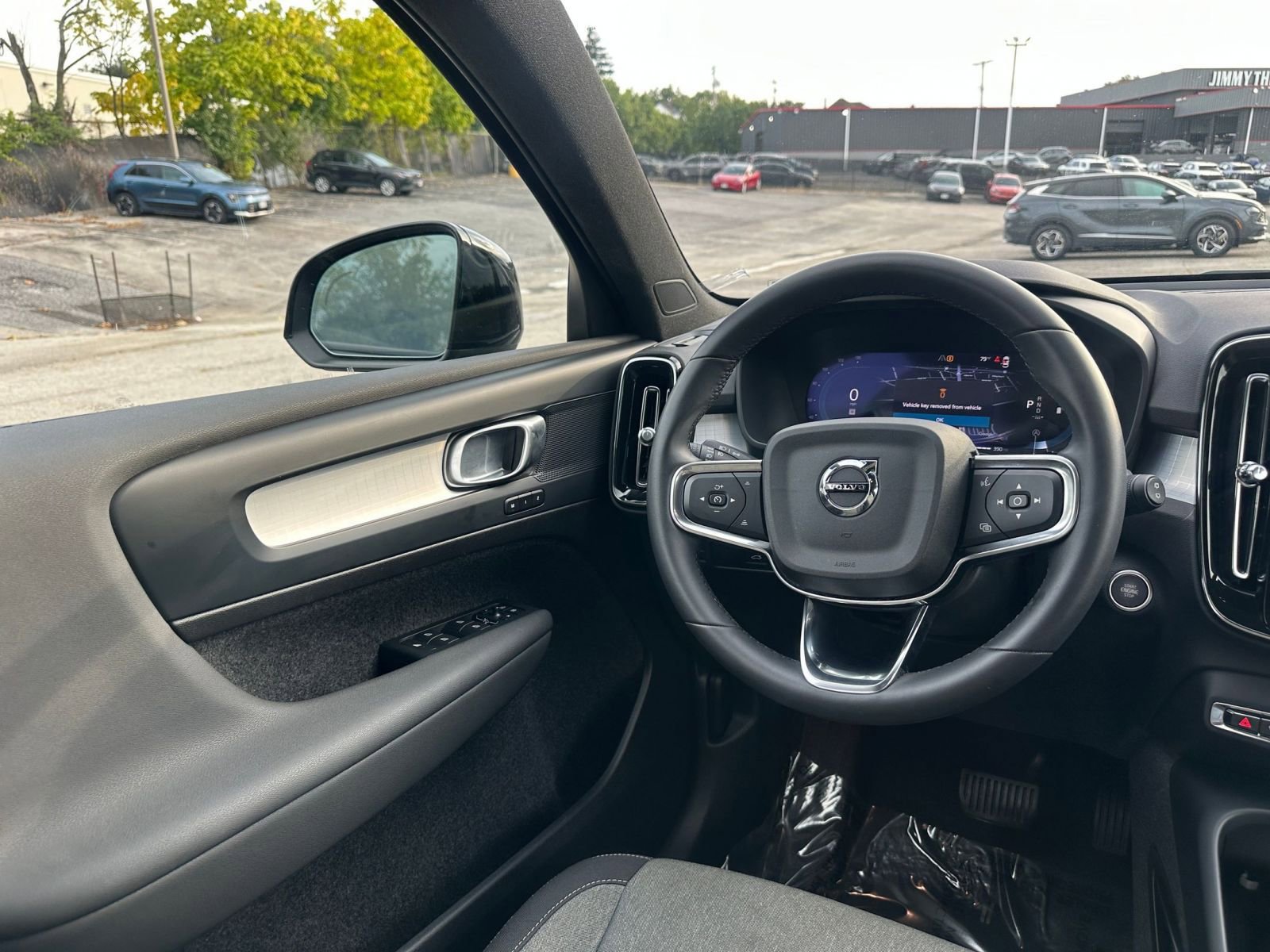 Thumbnail: 2024 Volvo XC40 - 34