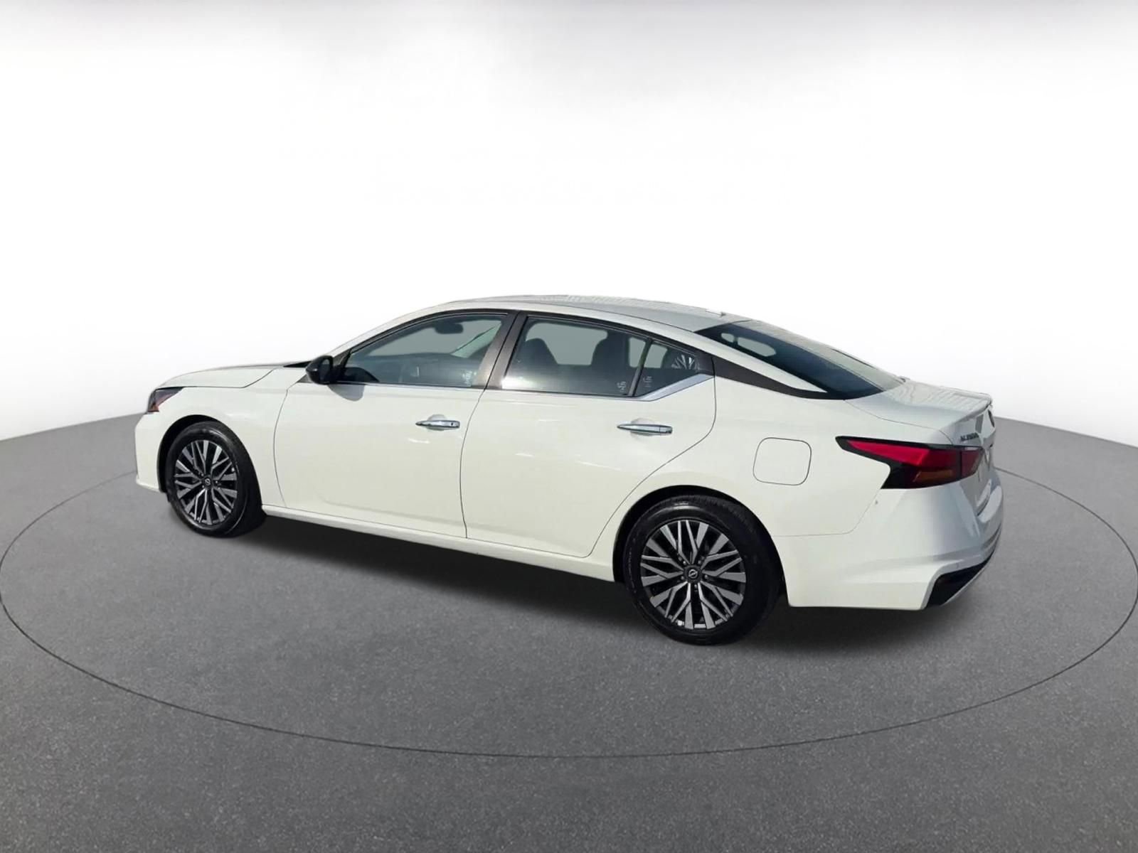 Thumbnail: 2025 Nissan Altima - 10