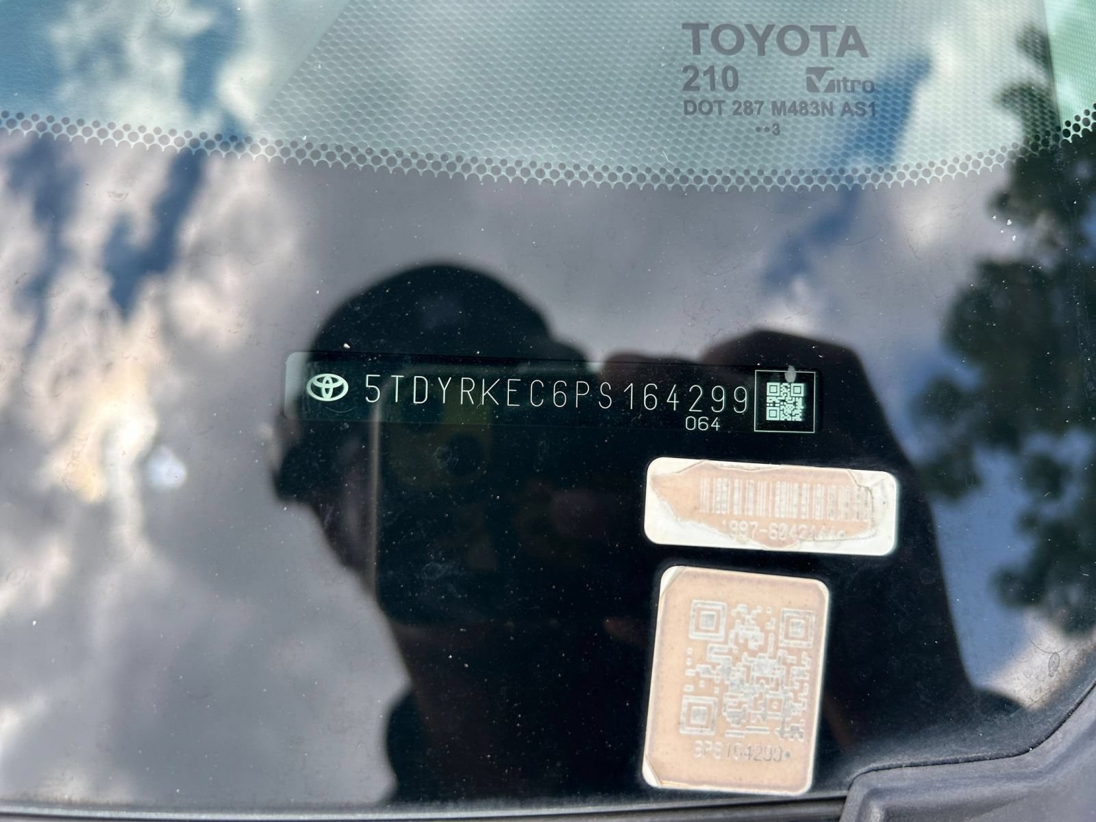 Thumbnail: 2023 Toyota Sienna - 23