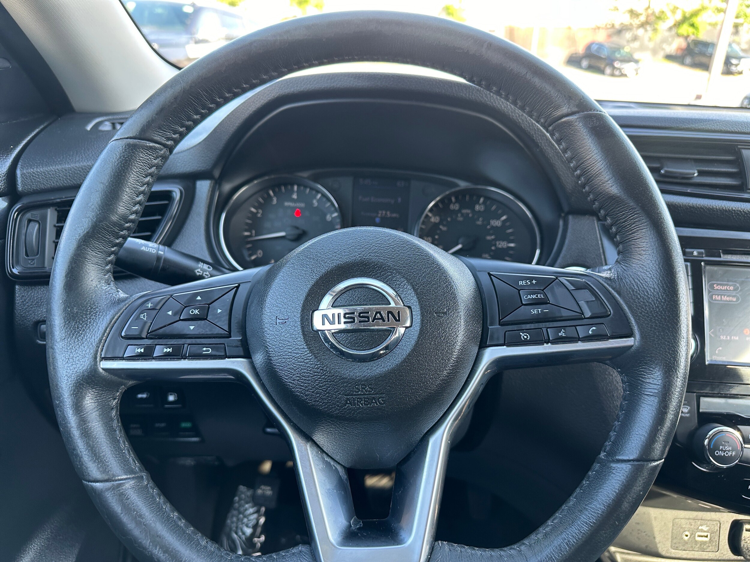 2018 Nissan Rogue SV 26