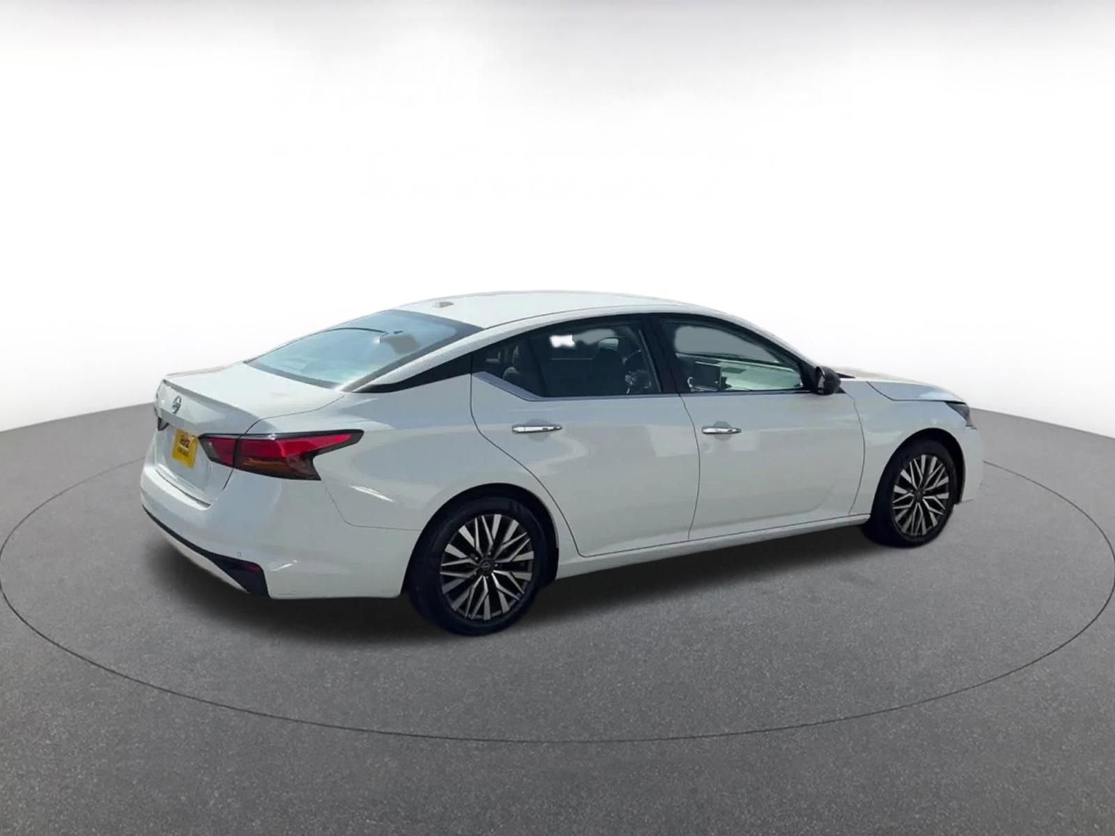 Thumbnail: 2025 Nissan Altima - 15