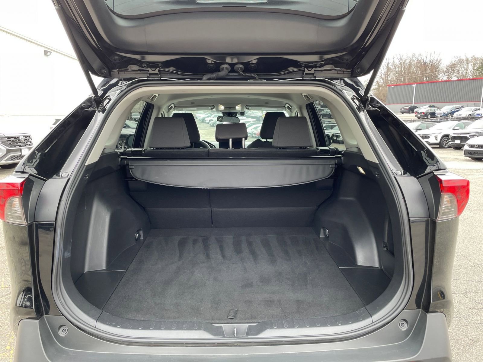 Thumbnail: 2025 Toyota RAV4 - 31