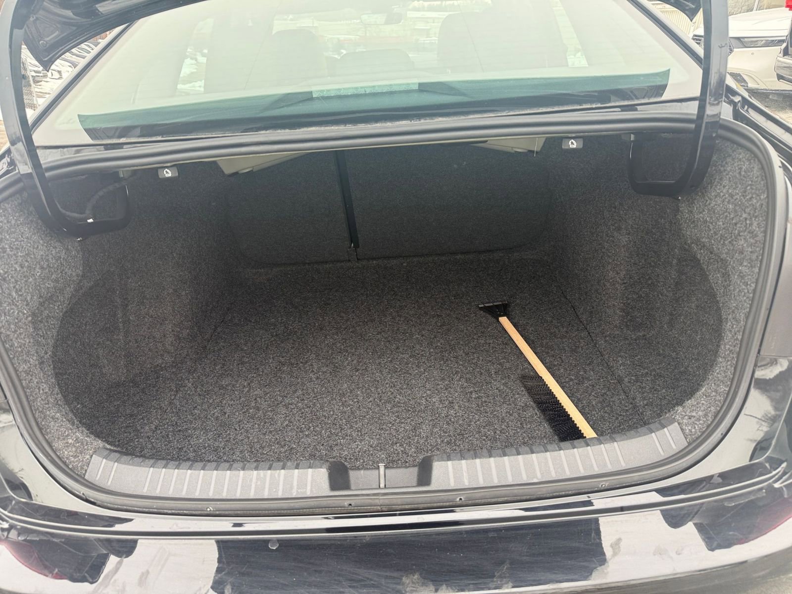 Thumbnail: 2025 Volkswagen Jetta - 32