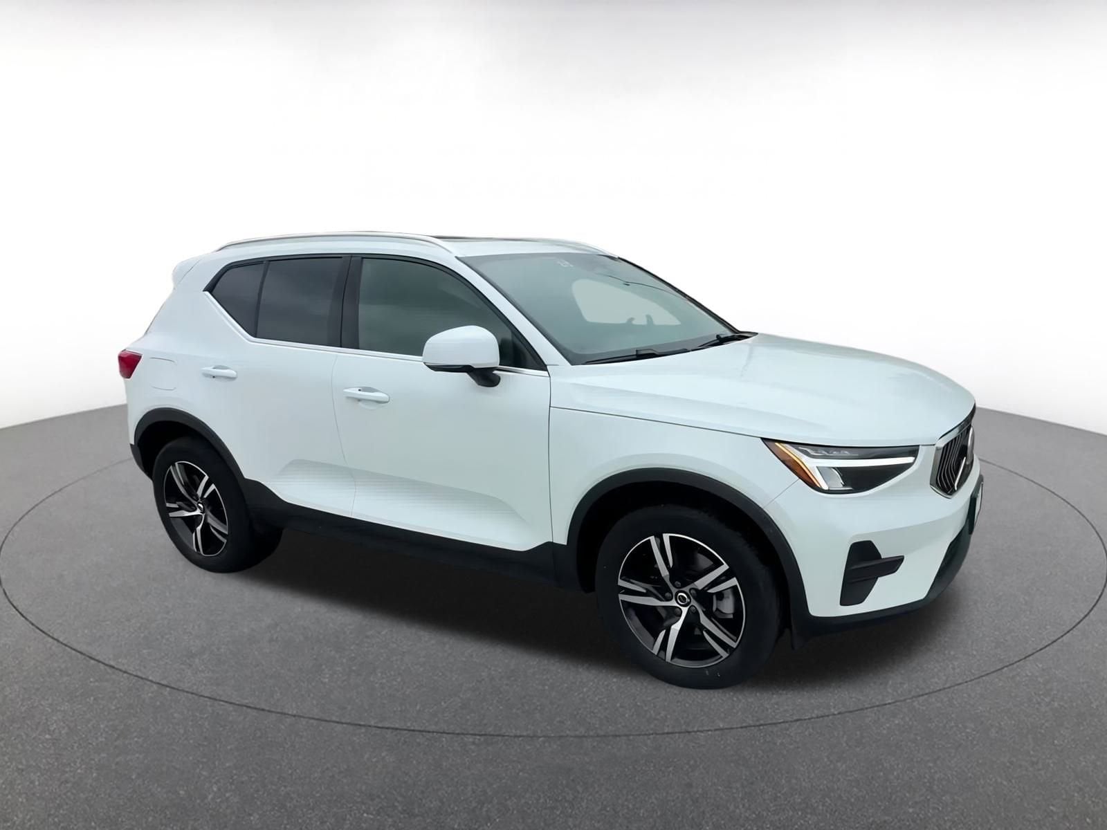Thumbnail: 2024 Volvo XC40 - 2