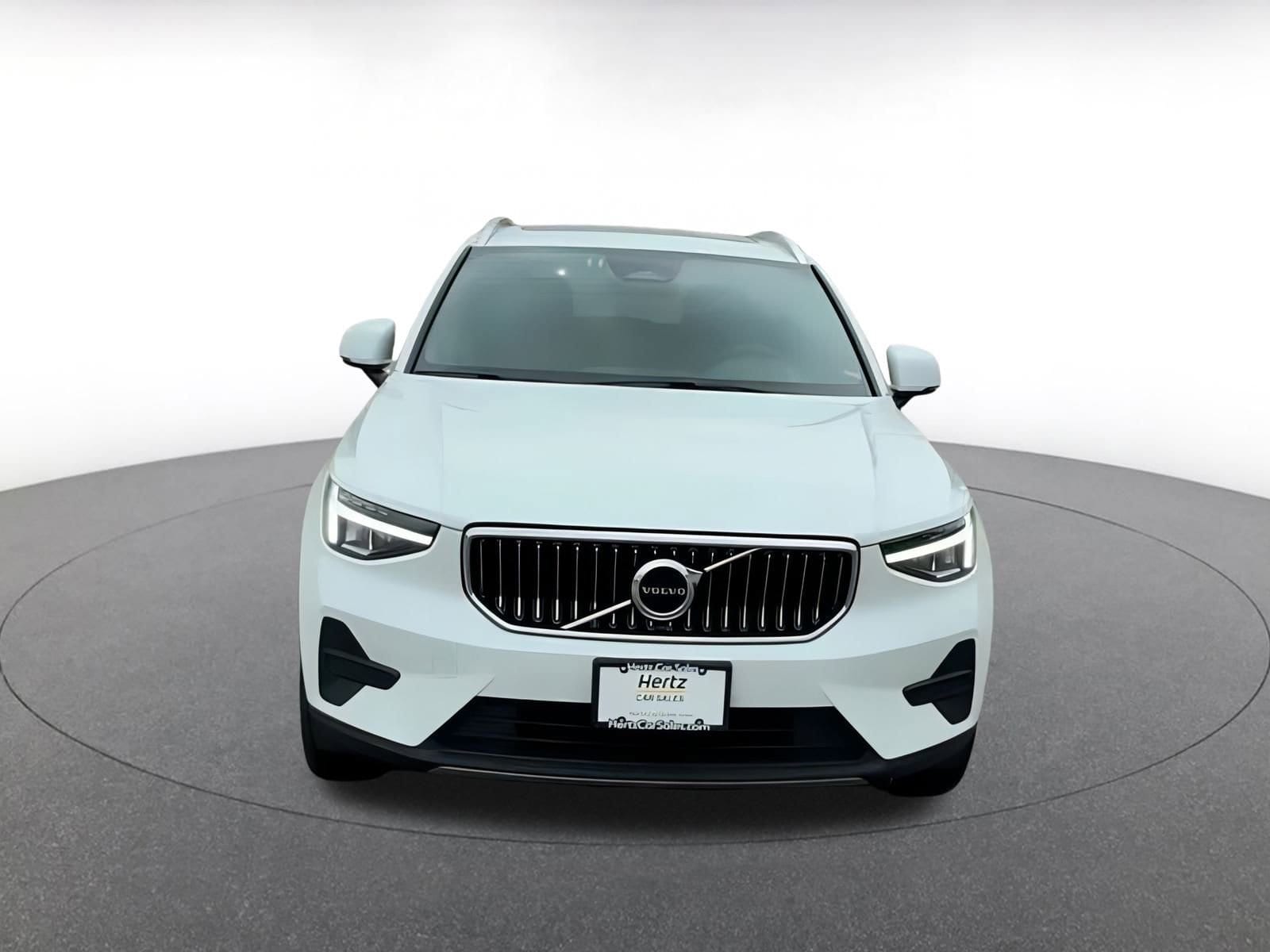 Thumbnail: 2024 Volvo XC40 - 4