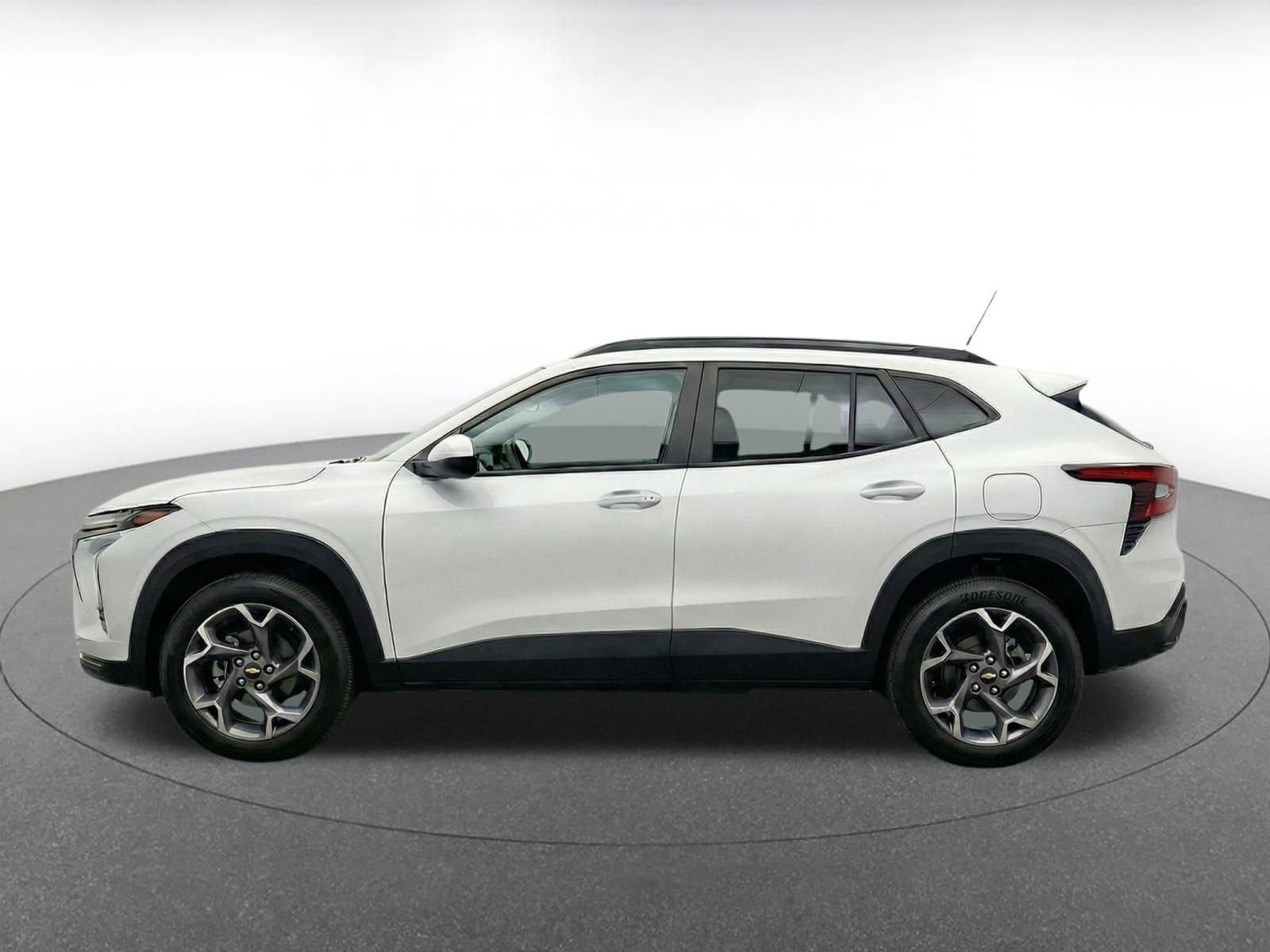 Thumbnail: 2025 Chevrolet Trax - 4