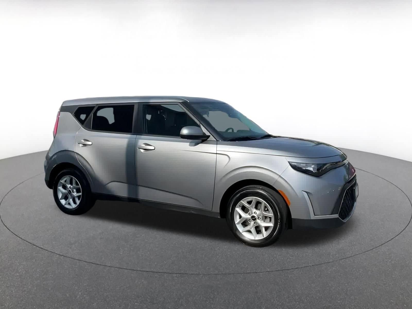 2024 Kia Soul LX 2