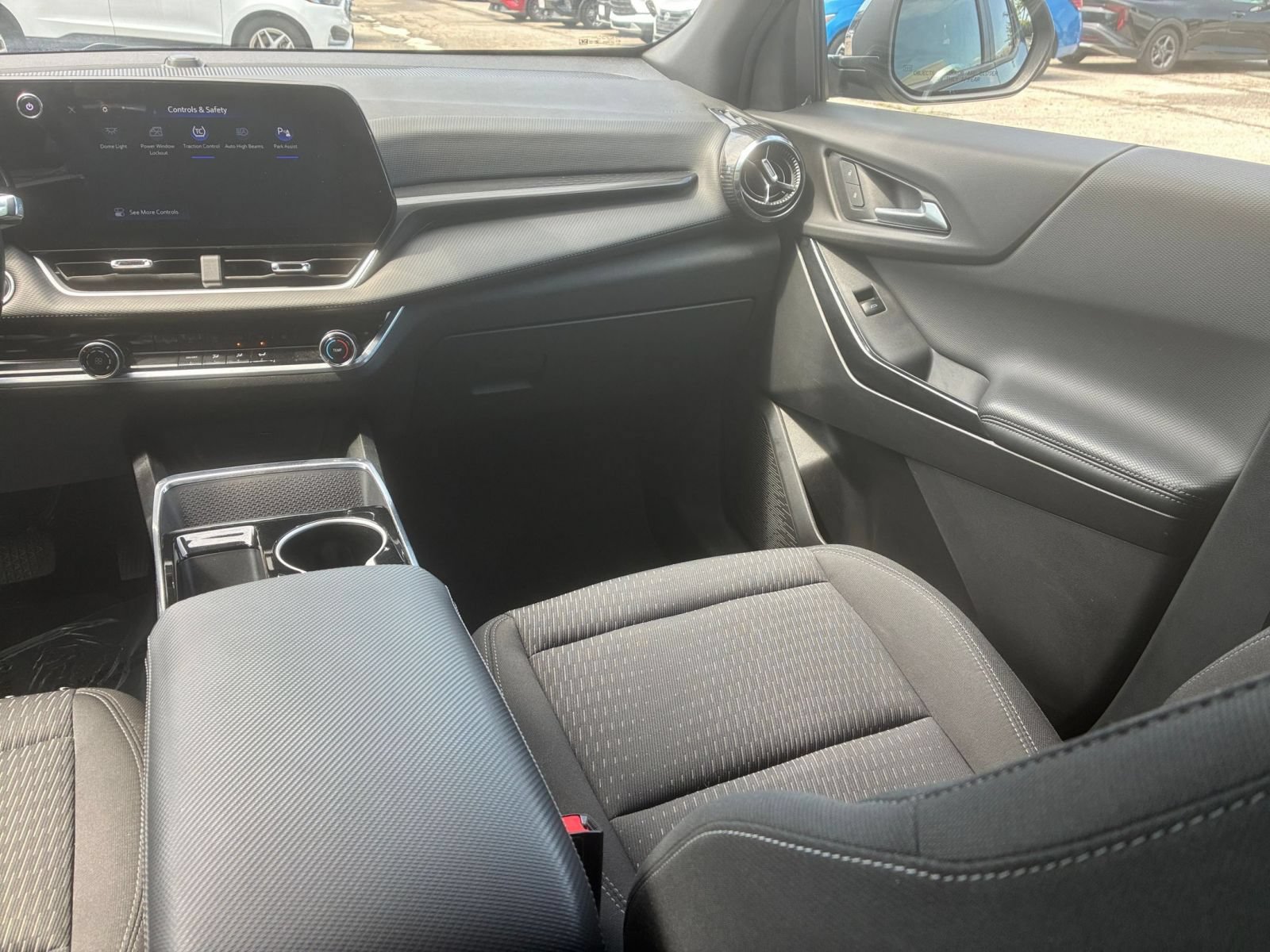 Thumbnail: 2025 Chevrolet Equinox - 25