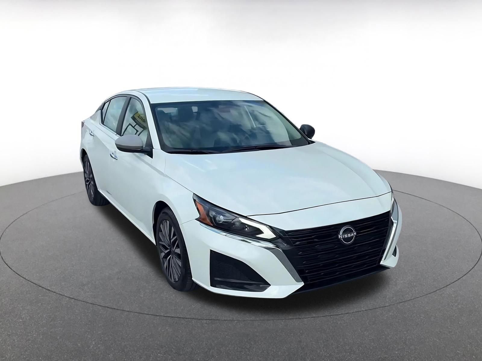 Thumbnail: 2025 Nissan Altima - 3